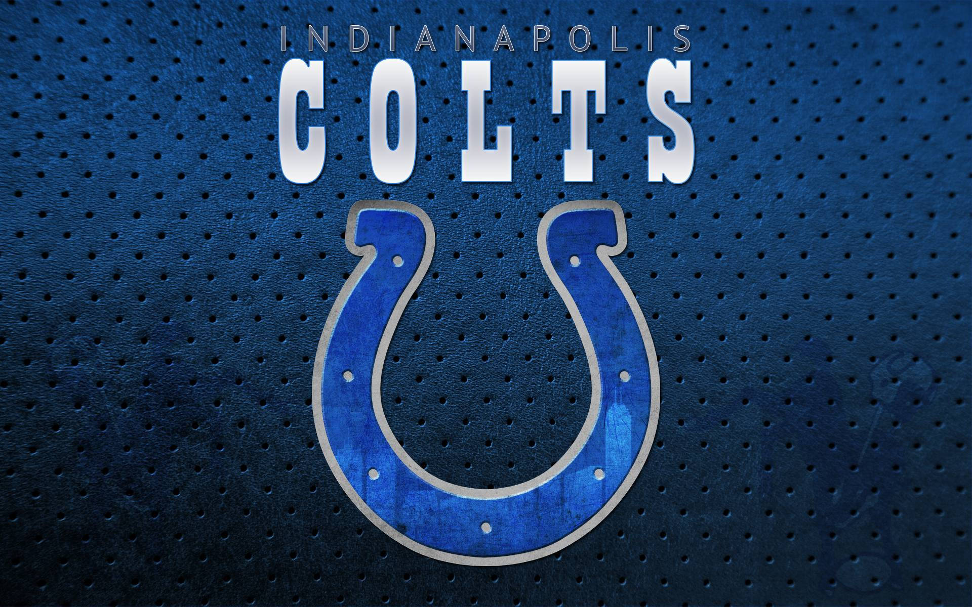 NFL超級盃印第安納波利斯小馬隊徽章 壁紙 — 印第安納波利斯小馬隊標誌，以鮮明的藍色和銀色呈現於有紋理的球衣布料背景上。