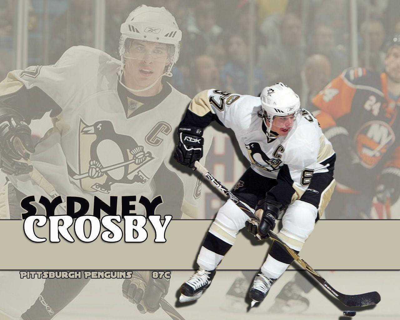 NHL傳奇 Sidney Crosby：招牌動作 壁紙 — 冰球運動員悉尼·克羅斯比（Sydney Crosby）身穿匹茲堡企鵝隊裝備，身後是模糊的人群。