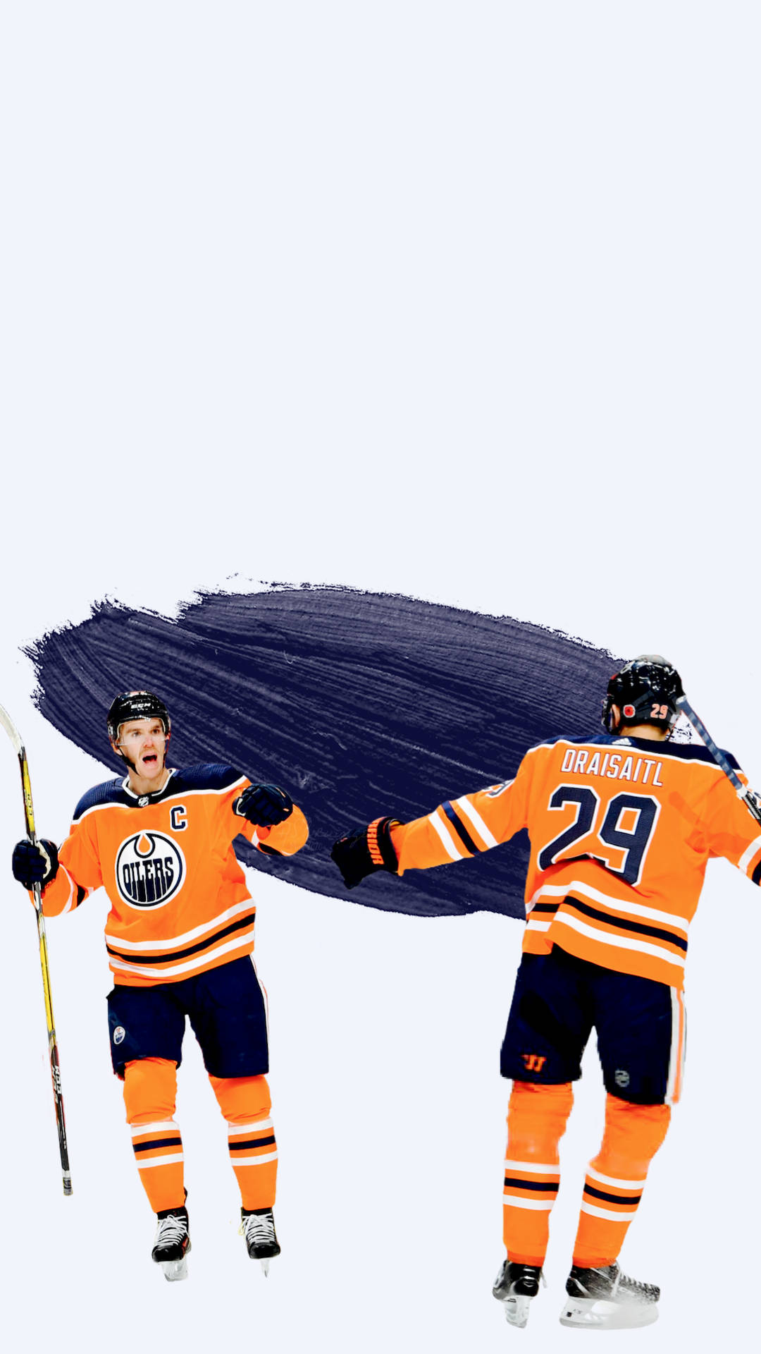 NHL艾德蒙頓油人隊萊昂·德賴斯泰爾數位藝術作品 壁紙 — 兩名愛民頓油人冰球球員在冰上以動態姿勢慶祝，背景為大膽的海軍藍筆觸。