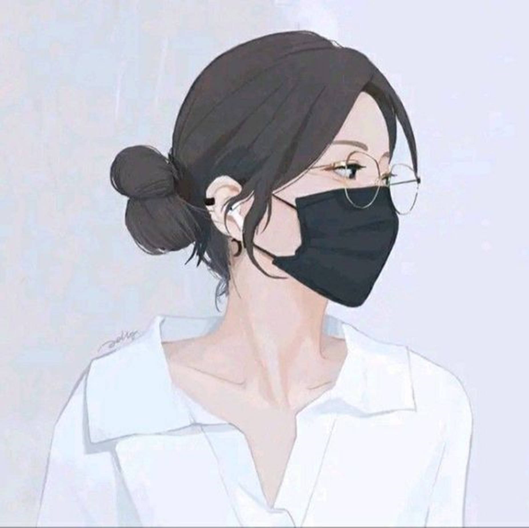 戴眼鏡和黑色口罩、穿白襯衫的年輕女性回頭望