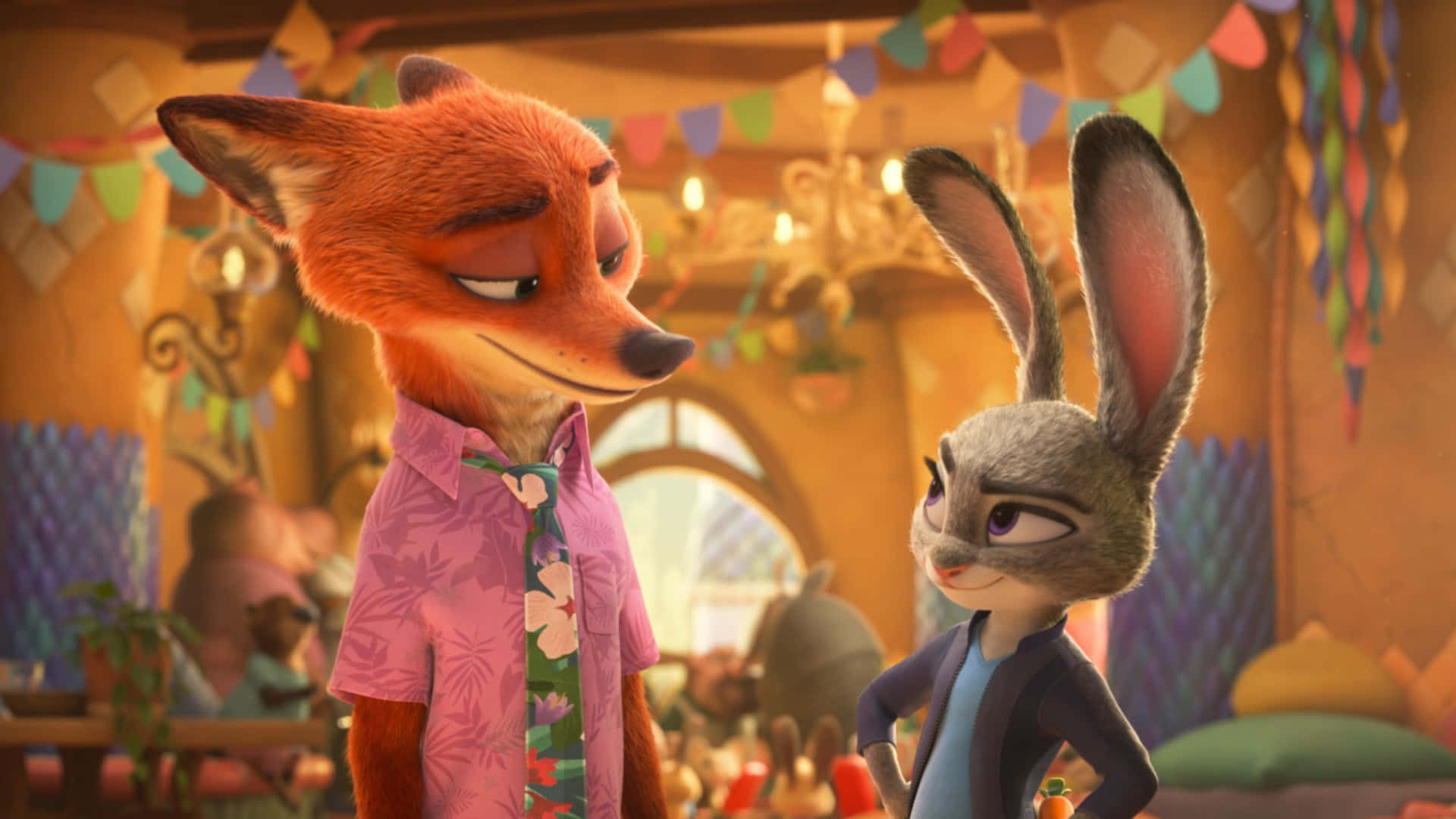  壁紙 — Nick Wilde 和 Judy Hopps 在一個溫暖明亮、裝飾著彩色橫幅和柔和燈光的節日房間裡緊密地站在一起。
