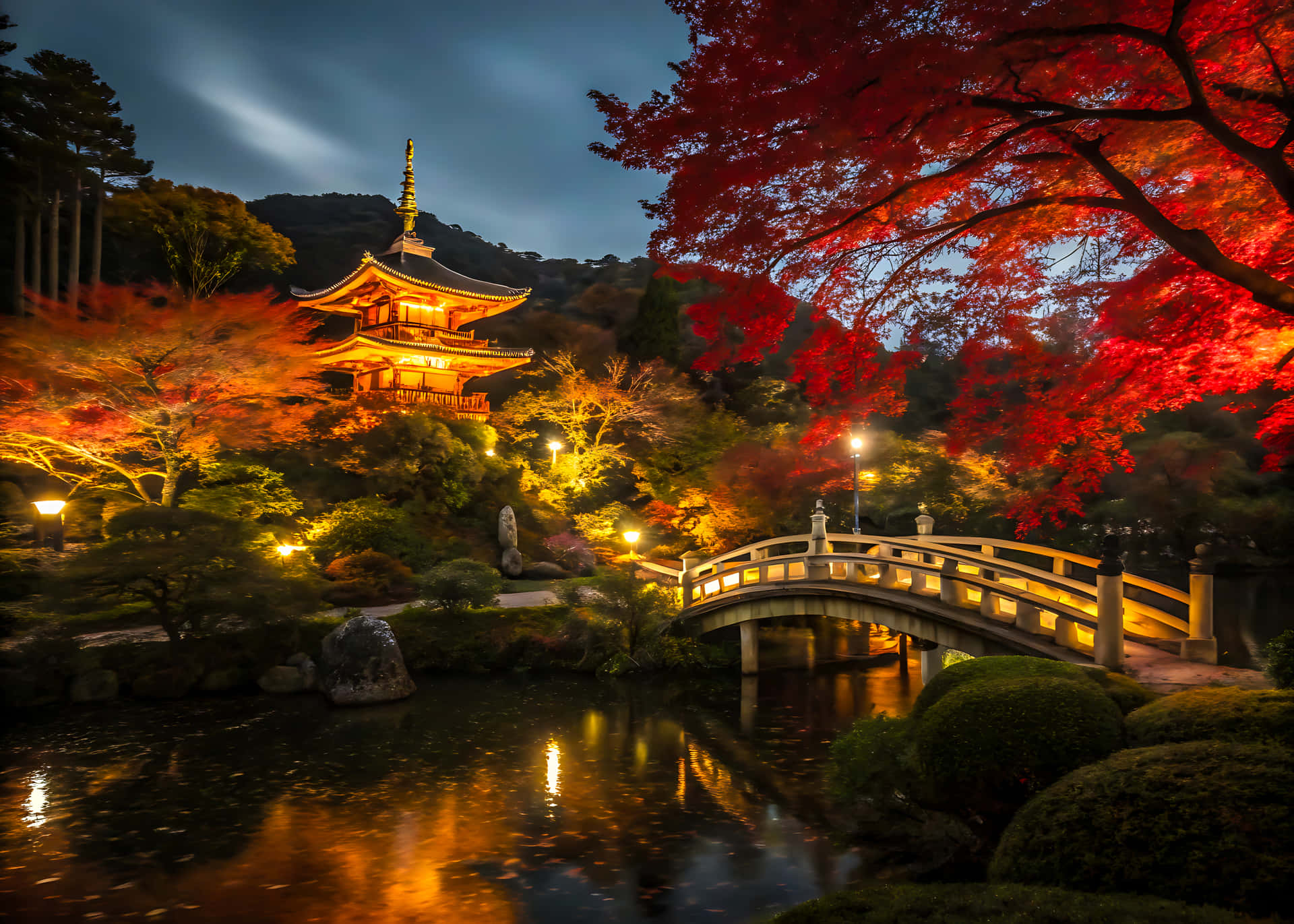 夜晚，一座亮燈的日本寶塔和石橋在紅楓樹下的水中倒映。
