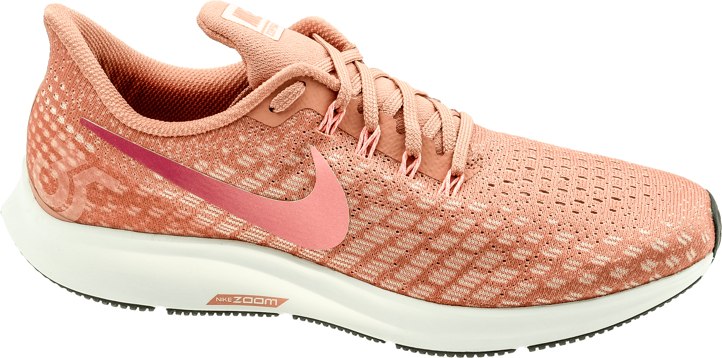 Nike Zoom跑步鞋（桃色） 壁紙 — 黑色背景上，一雙珊瑚粉紅色Nike跑鞋的特寫，具有紋理編織鞋面和白色鞋底。