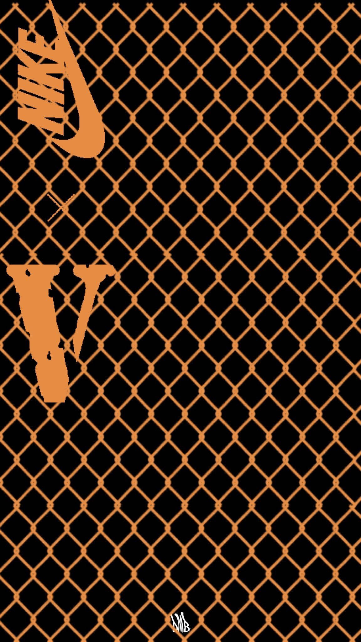 Nike 與 VLONE 合作款 壁紙 — 大膽的橙色Nike和V標誌在黑色鐵絲網圖案上脫穎而出，呈現極簡設計。