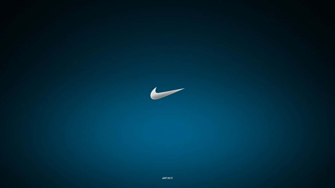 白色Nike勾號標誌在藍色漸變背景上，帶有'just do it'文字。