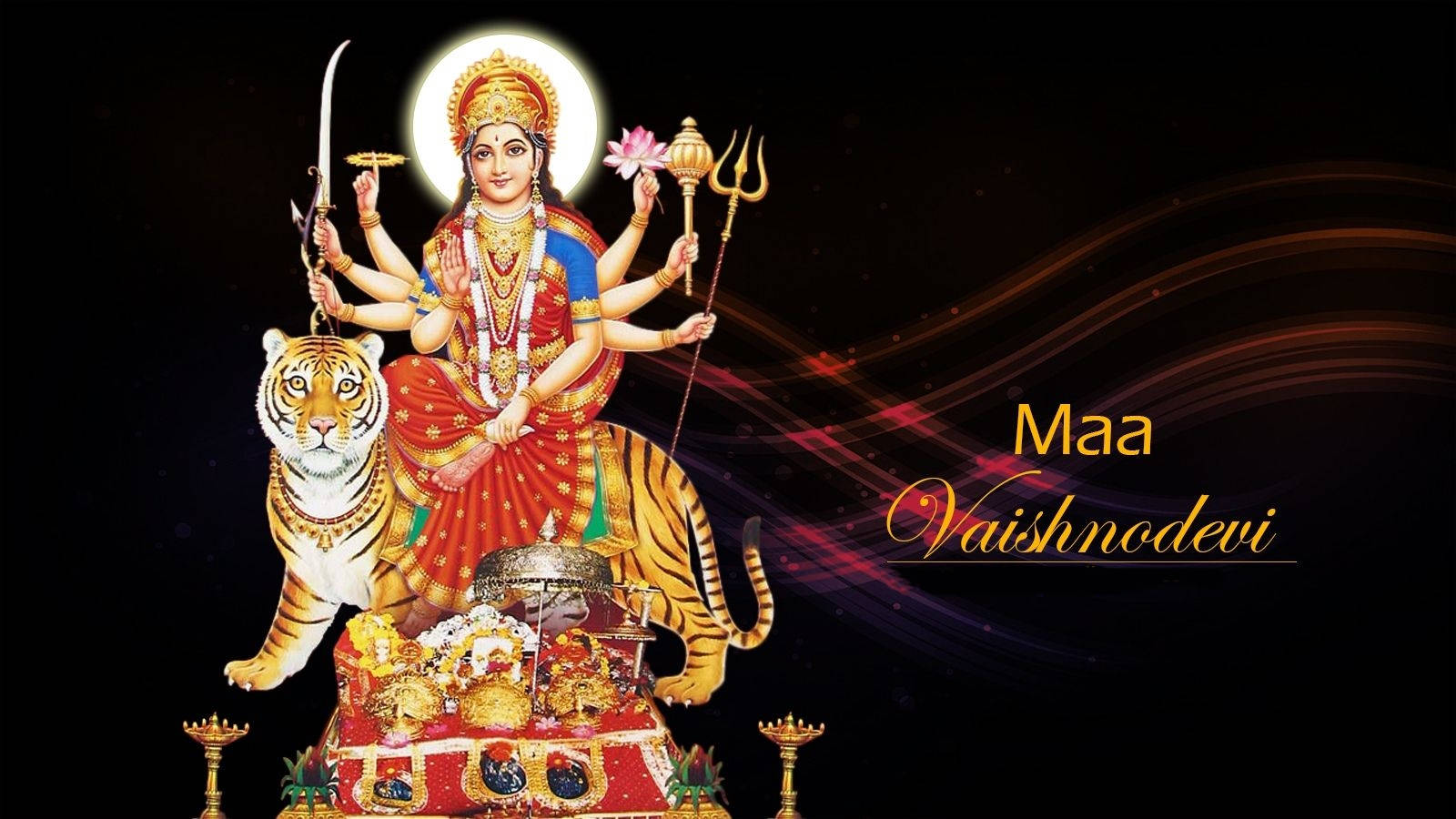 女神Vaishno Devi坐在老虎上，手持武器和蓮花，周圍環繞金色供品。