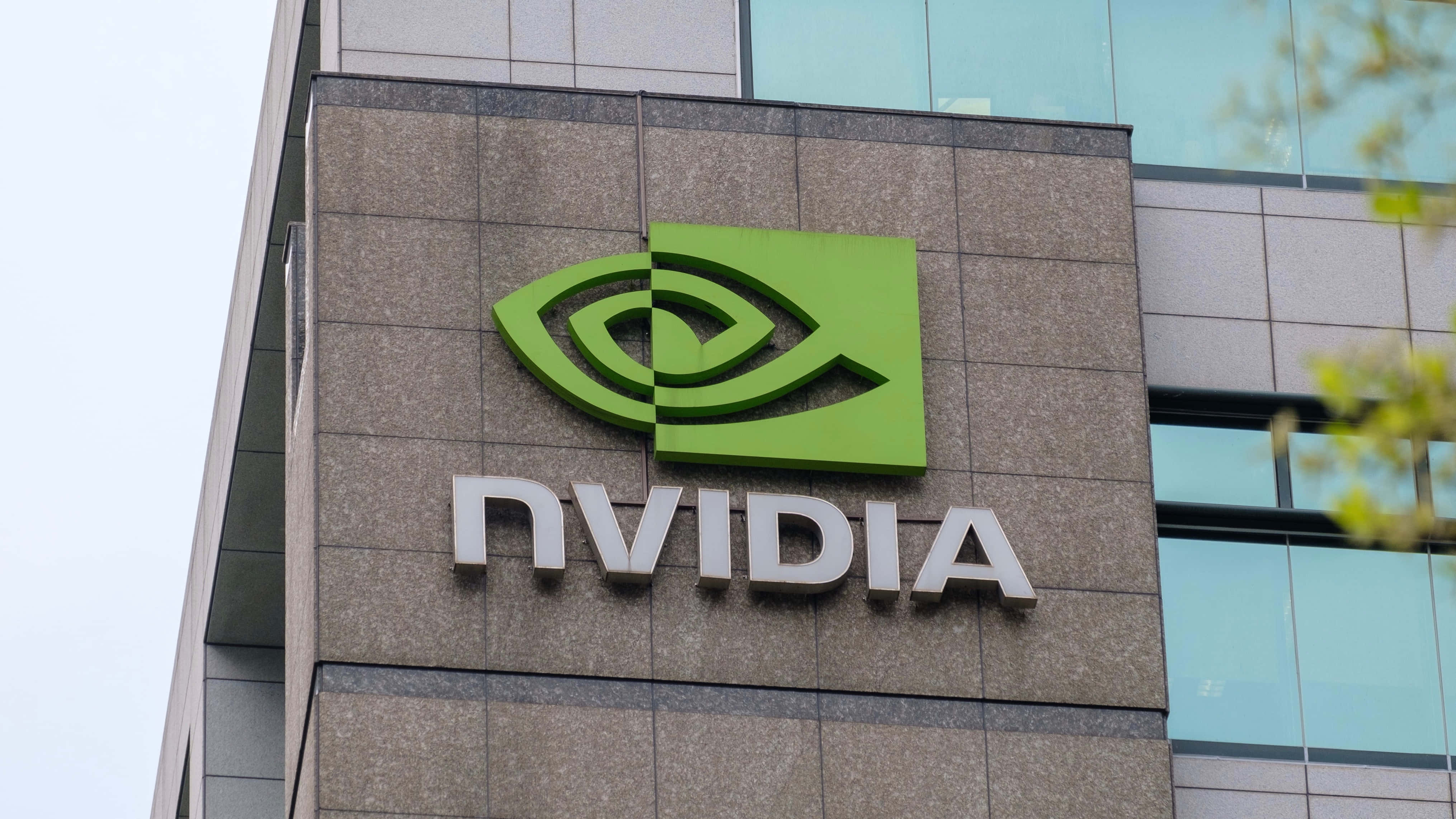 Nvidia 標誌在建築物側面 壁紙