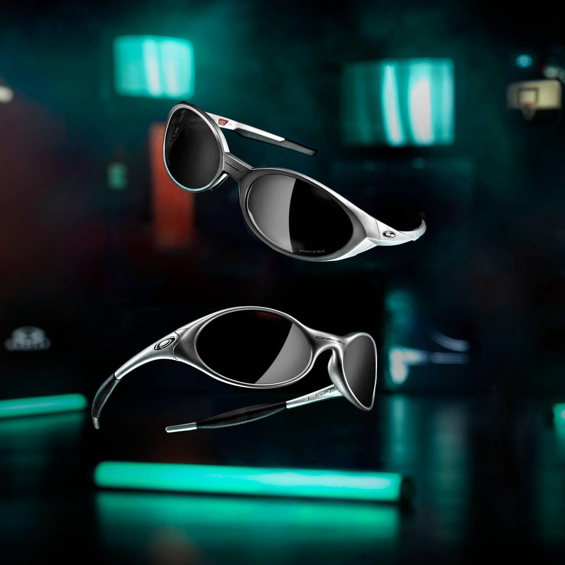 Oakley Cool Eye Jacket偏光太陽眼鏡 壁紙 — 兩副時尚的銀色太陽眼鏡漂浮在深藍綠色霓虹燈照亮的城市背景上，帶有發光的反射。