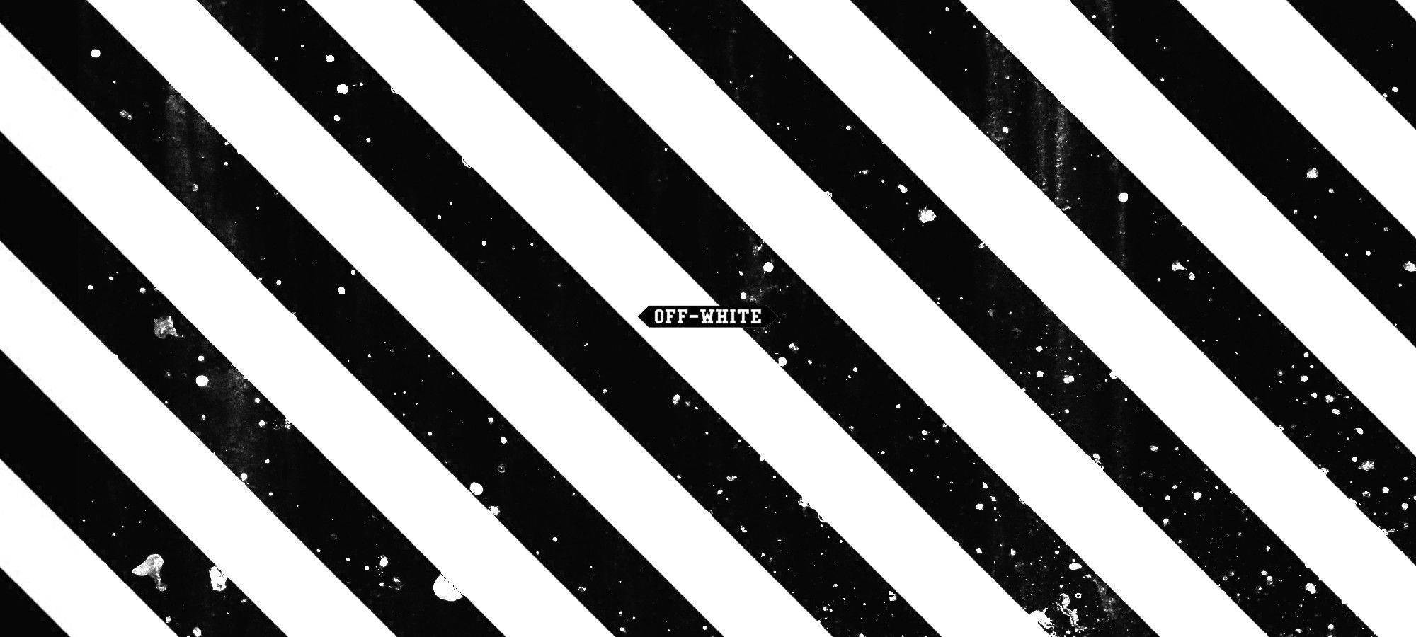 Off White 標誌塗鴉飛濺 壁紙 — 大膽的對角黑白條紋，帶有斑點紋理和居中嘅米白色標誌。