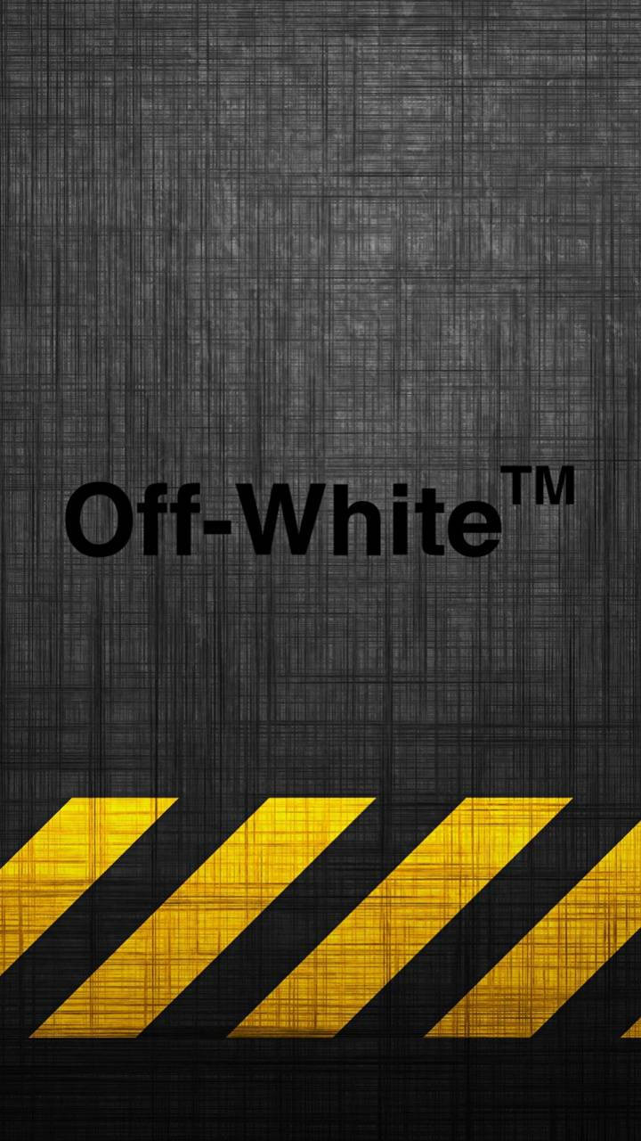 Off White 標誌路障膠帶 壁紙 — 大膽的黃色斜紋與帶有「Off-White™」文字的紋理深灰色背景形成強烈對比。