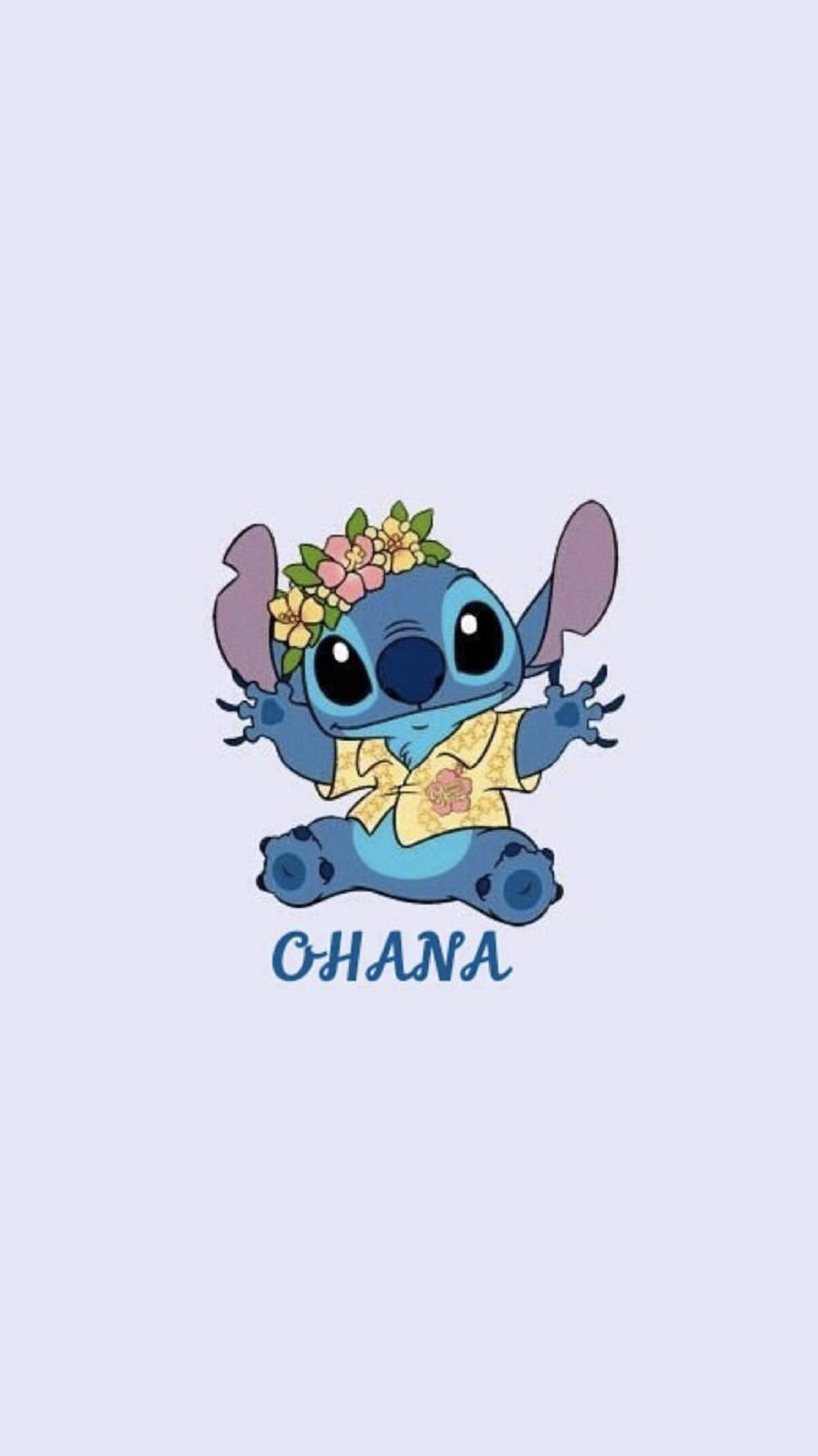 可愛夏威夷史迪奇 Ohana iPhone 壁紙 — 藍色史迪奇戴著花冠和黃色襯衫，坐在柔和的薰衣草背景前，下方有「OHANA」文字。