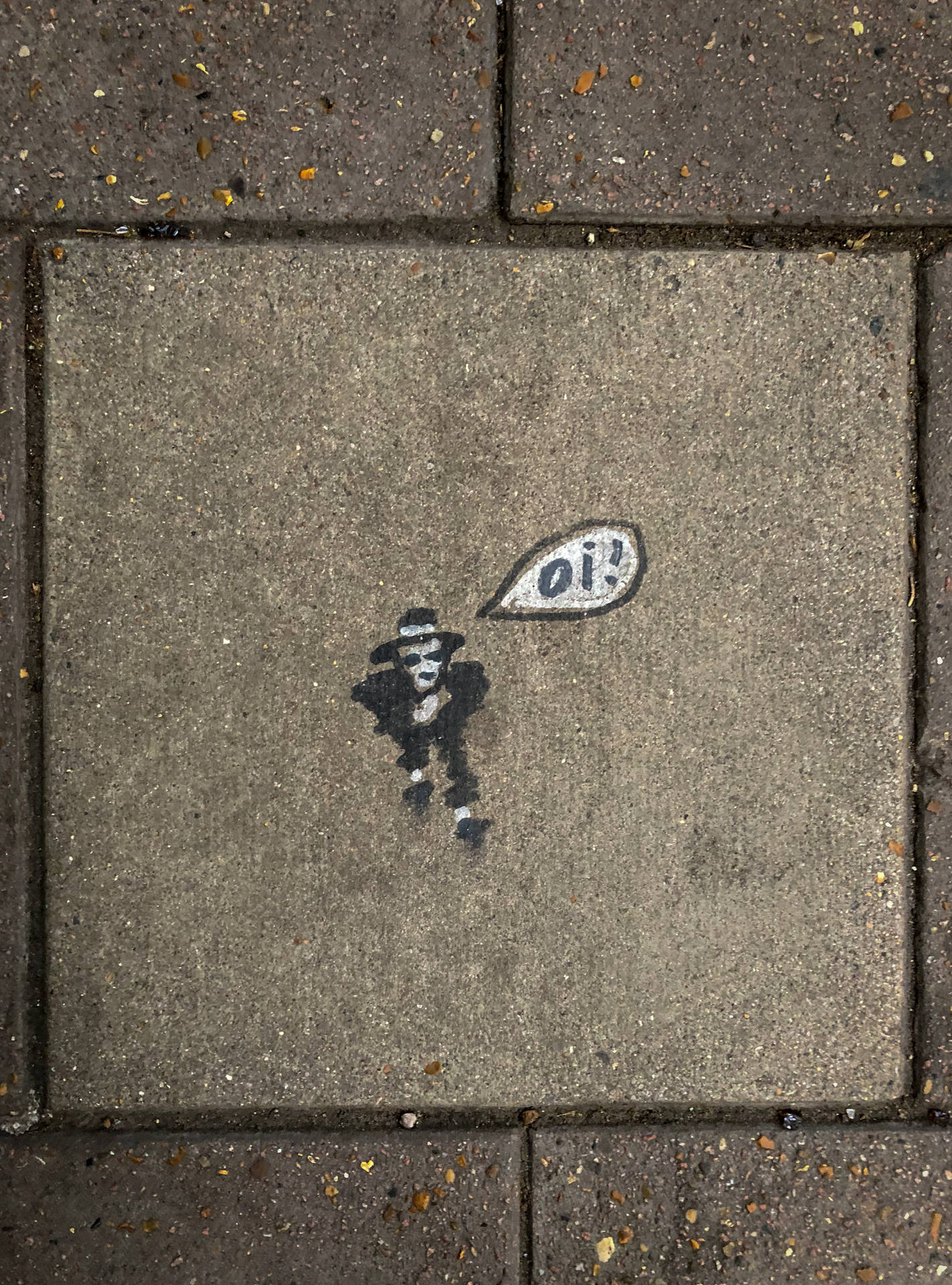 粉筆畫：卡通人物在行人路上大叫「Oi！」。