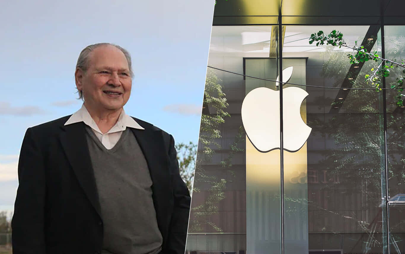  壁紙 — 一位年長男士在Apple Store的玻璃外牆旁微笑，外牆上有標誌性的發光標誌和樹木倒影。