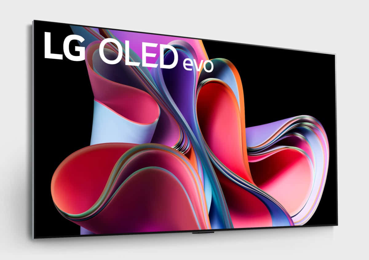 OLED Evo 電視圖 壁紙 — 一部時尚的LG OLED evo電視顯示出充滿活力的抽象壁紙，流動的絲帶以紅色、紫色和藍色在黑色背景上呈現。