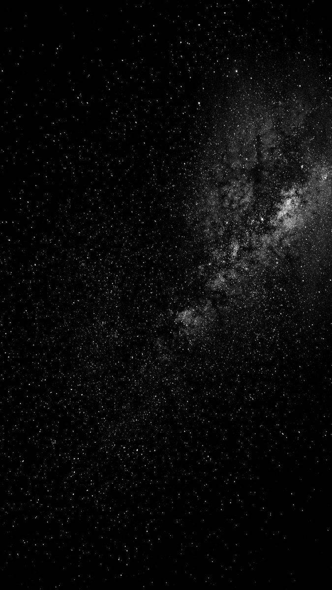 銀河系與星星在黑色夜空中