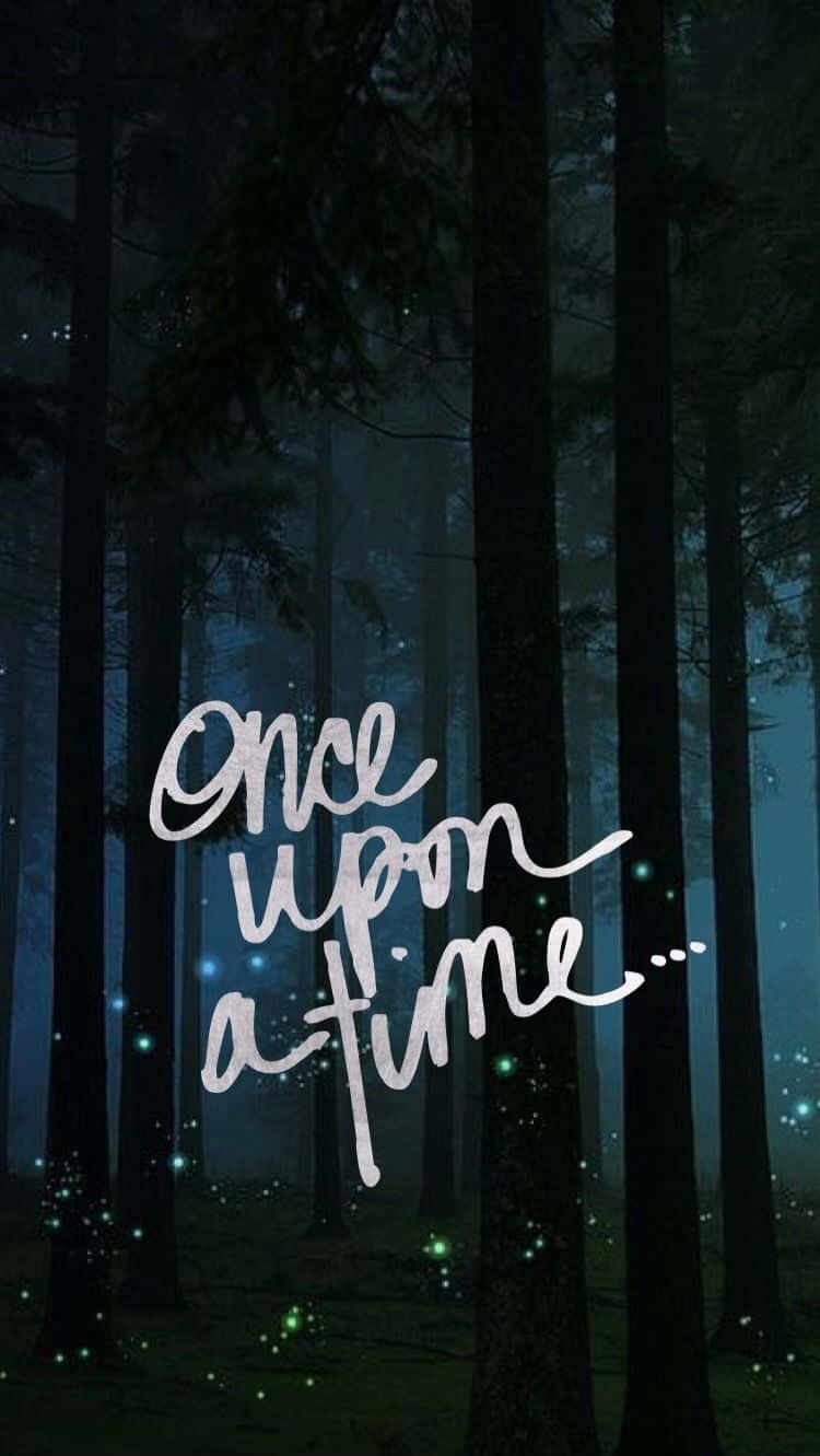 夜晚森林，螢火蟲閃爍，文字寫著 once upon a time