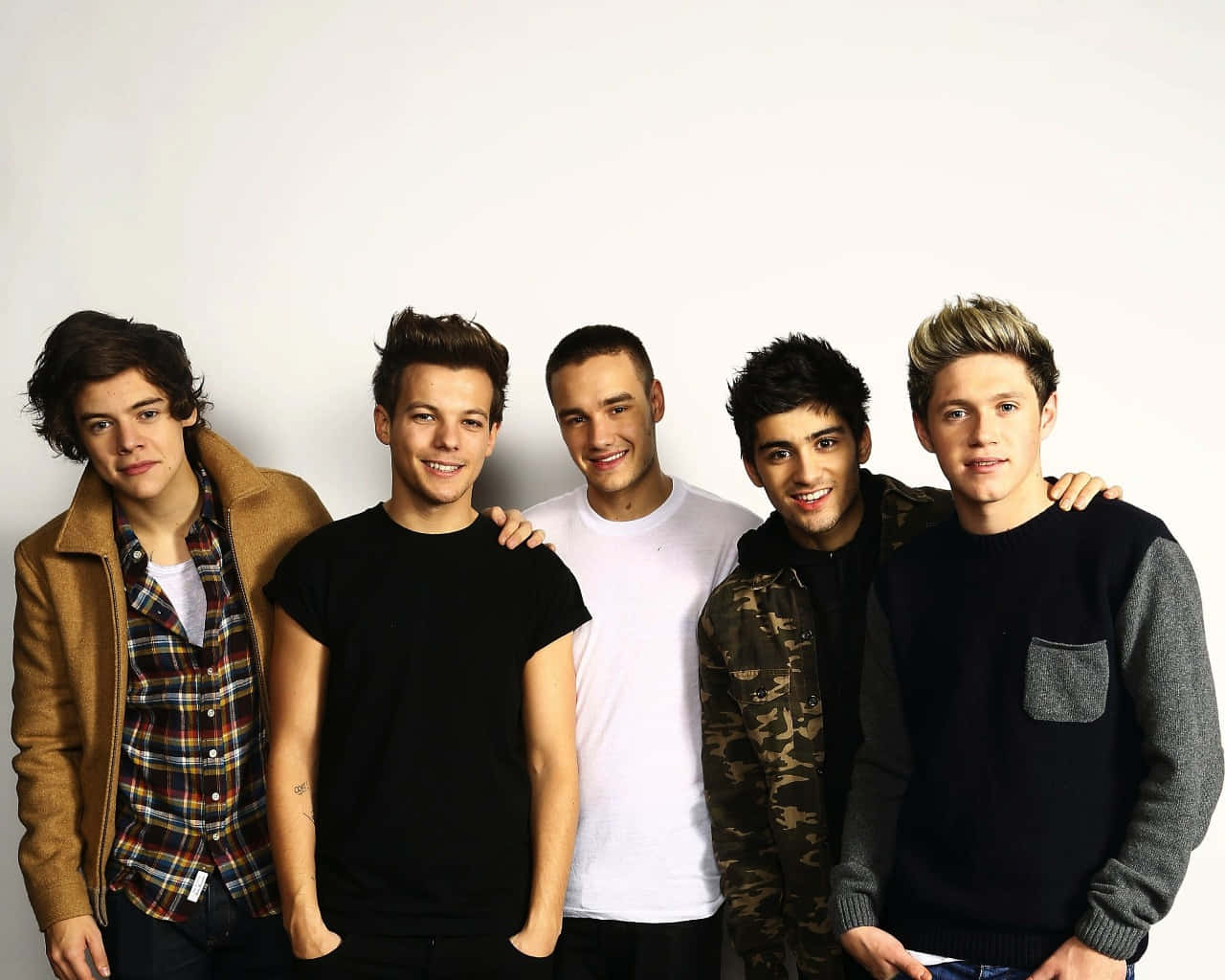 One Direction 白色背景手提電腦桌面 壁紙