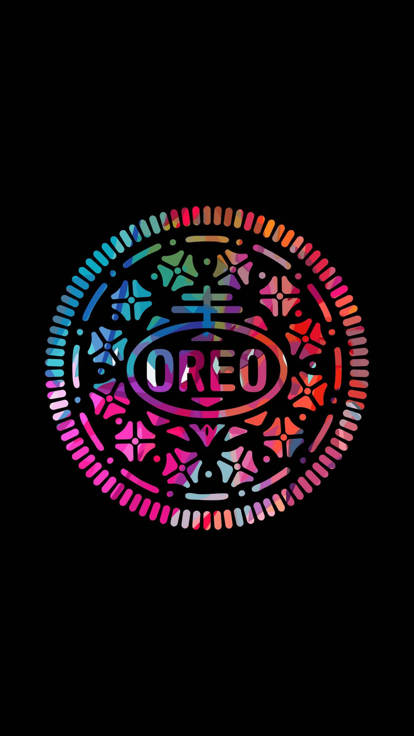 Oreo 超鮮豔 AMOLED 壁紙 — 一個充滿活力的彩虹色Oreo曲奇標誌，帶有複雜的幾何圖案，在黑色背景上發光。
