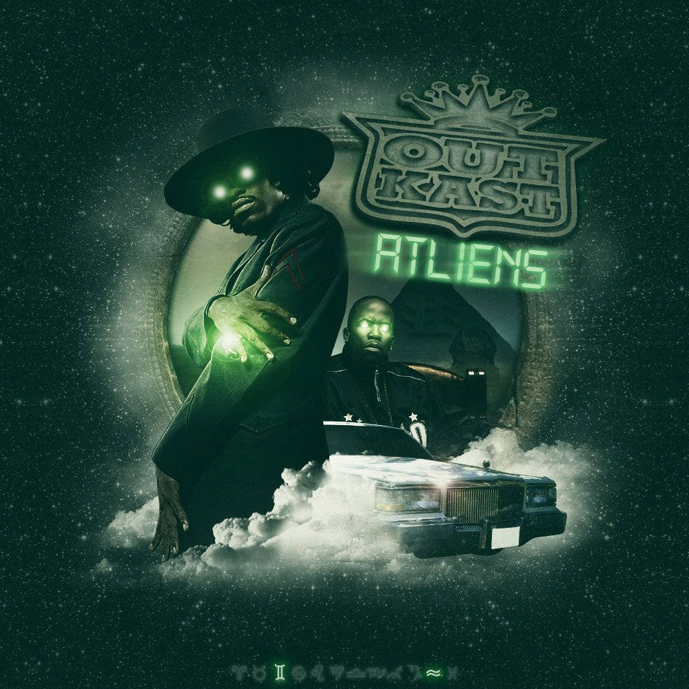 Outkast《ATLiens》錄音室專輯封面 壁紙 — 兩個眼睛發出綠光的男人站在雲端上，旁邊有一輛車，背景是繁星點點的夜空，並帶有「OutKast」和「Atlantis」標誌。