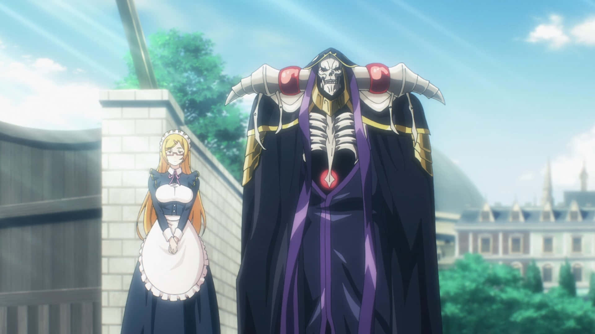 Overlord Ainz Ooal Gown 與 Cixous 圖片 壁紙 — 一個身穿紫色和金色盔甲的巨型骷髏騎士站在一位身穿藍色連衣裙的金髮女僕旁邊，天空明亮。