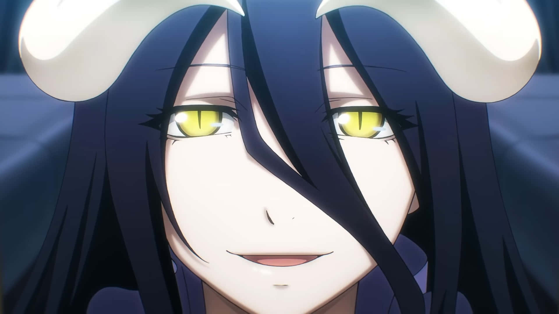 Overlord 阿爾貝多天使面容圖像 壁紙 — 動漫女孩特寫，黑髮、發光的黃色眼睛，戴著白色角。