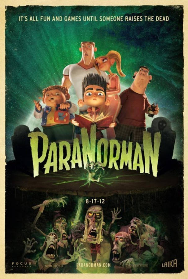 ParaNorman 電影深色海報附上映日期 壁紙 — 一群動畫小孩站在墓碑上，而發光的綠色殭屍在他們下方的陰森墓地場景中升起。