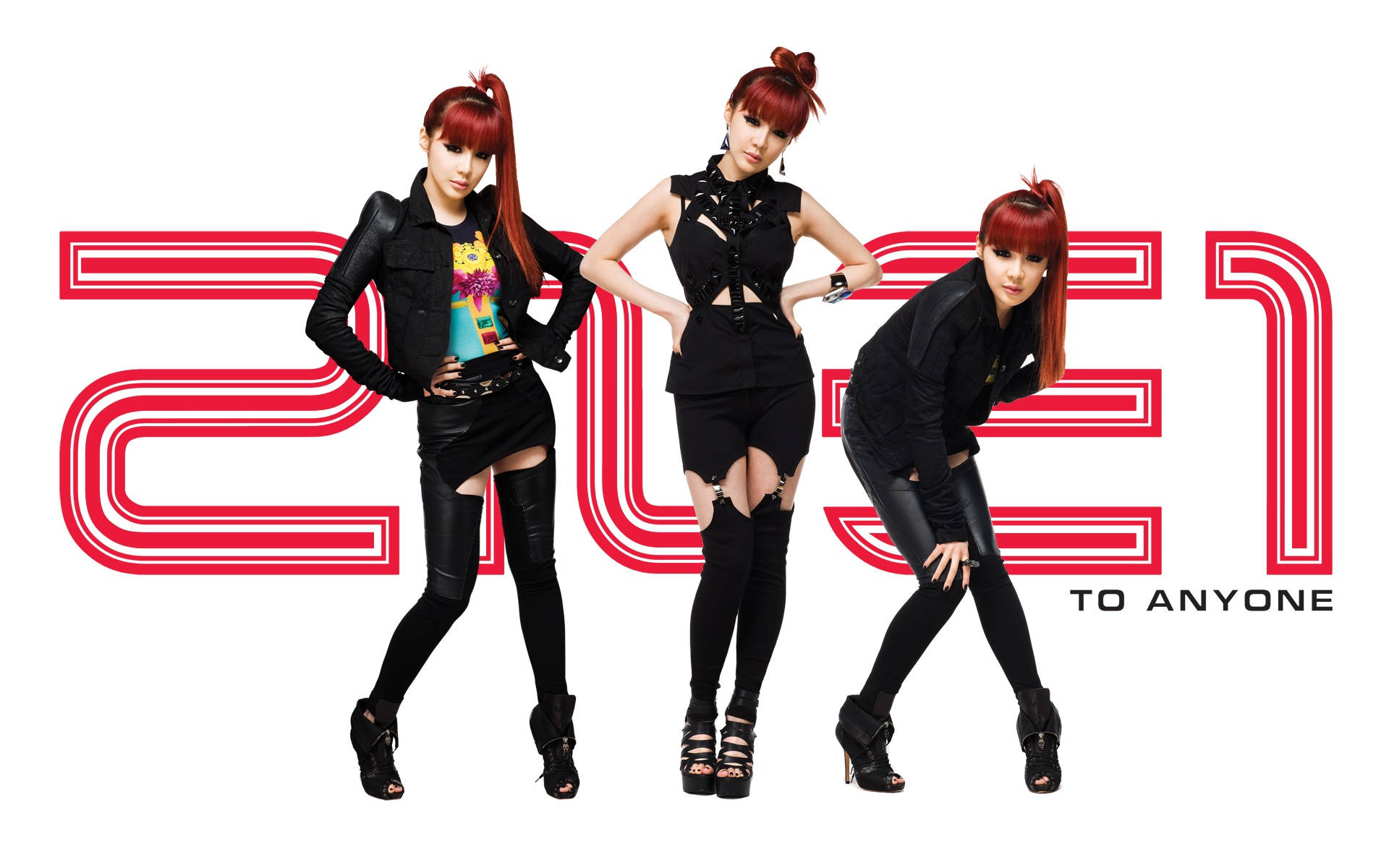 Park Bom《To Anyone》海報 壁紙 — 三位時尚的紅髮女性在白色背景上擺出大膽姿勢，背景上有大型紅色風格化文字。