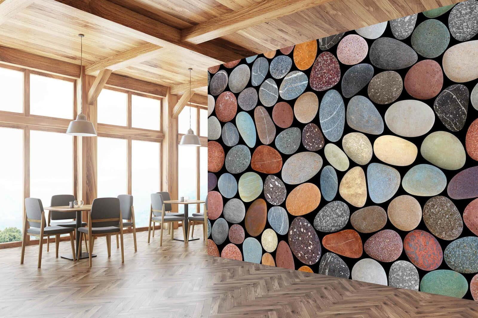獨特多彩的 Pebble Art 作品 壁紙 — 一個現代化的飯廳，設有木樑和人字形地板，特色是黑色背景上色彩繽紛的河石壁畫。