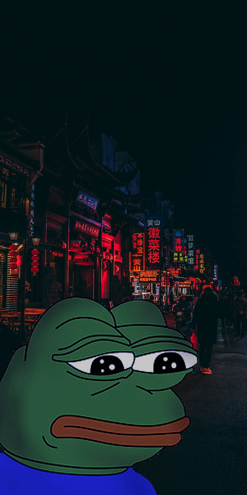 悲傷的綠色卡通青蛙在夜晚霓虹燈中國街道前。