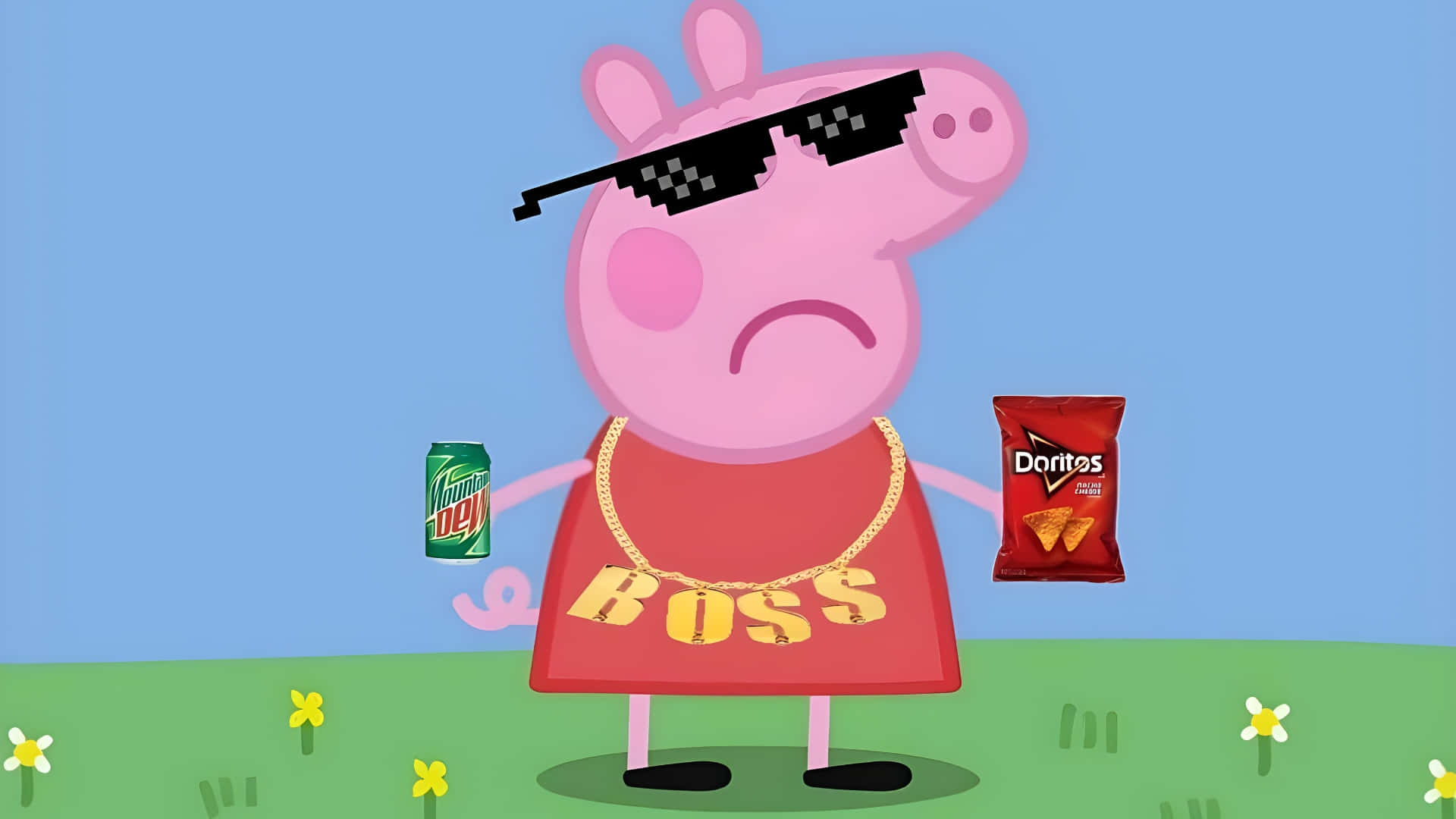  壁紙 — Peppa Pig 戴著像素化太陽眼鏡和 'BOSS' 襯衫，拿著 Mountain Dew 和 Doritos，背景是簡單的藍天和綠草。