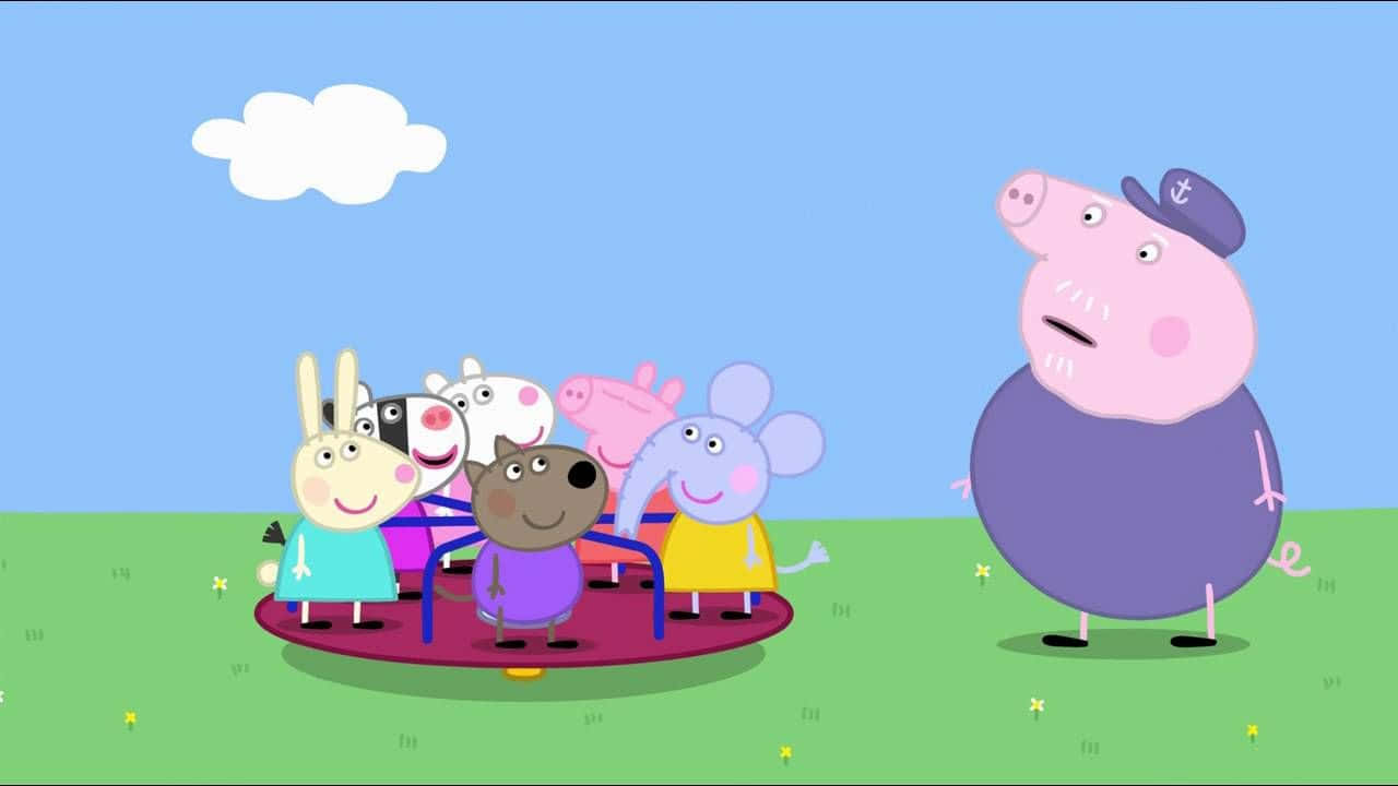 Grandpa Pig 桌布 壁紙 — Peppa Pig 同朋友喺晴朗藍天同一個 fluffy 雲下開心咁騎住色彩繽紛嘅旋轉木馬。