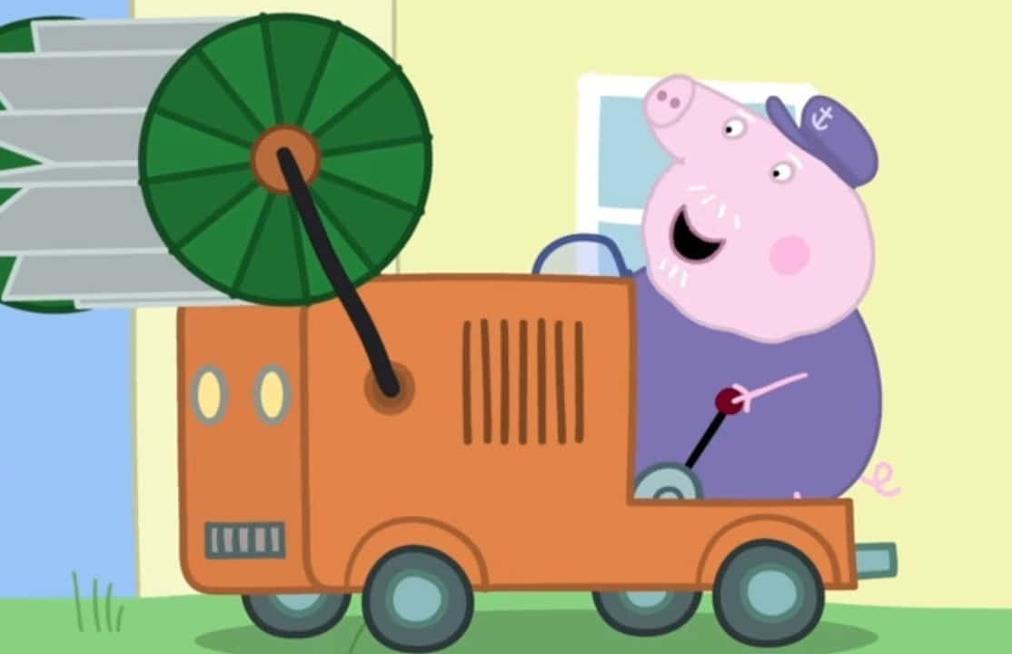 Grandpa Pig 桌布 壁紙 — Peppa Pig 嘅爸爸揸住一架橙色嘅開心車，車頂有個綠色風扇，喺陽光普照嘅戶外場景行駛。