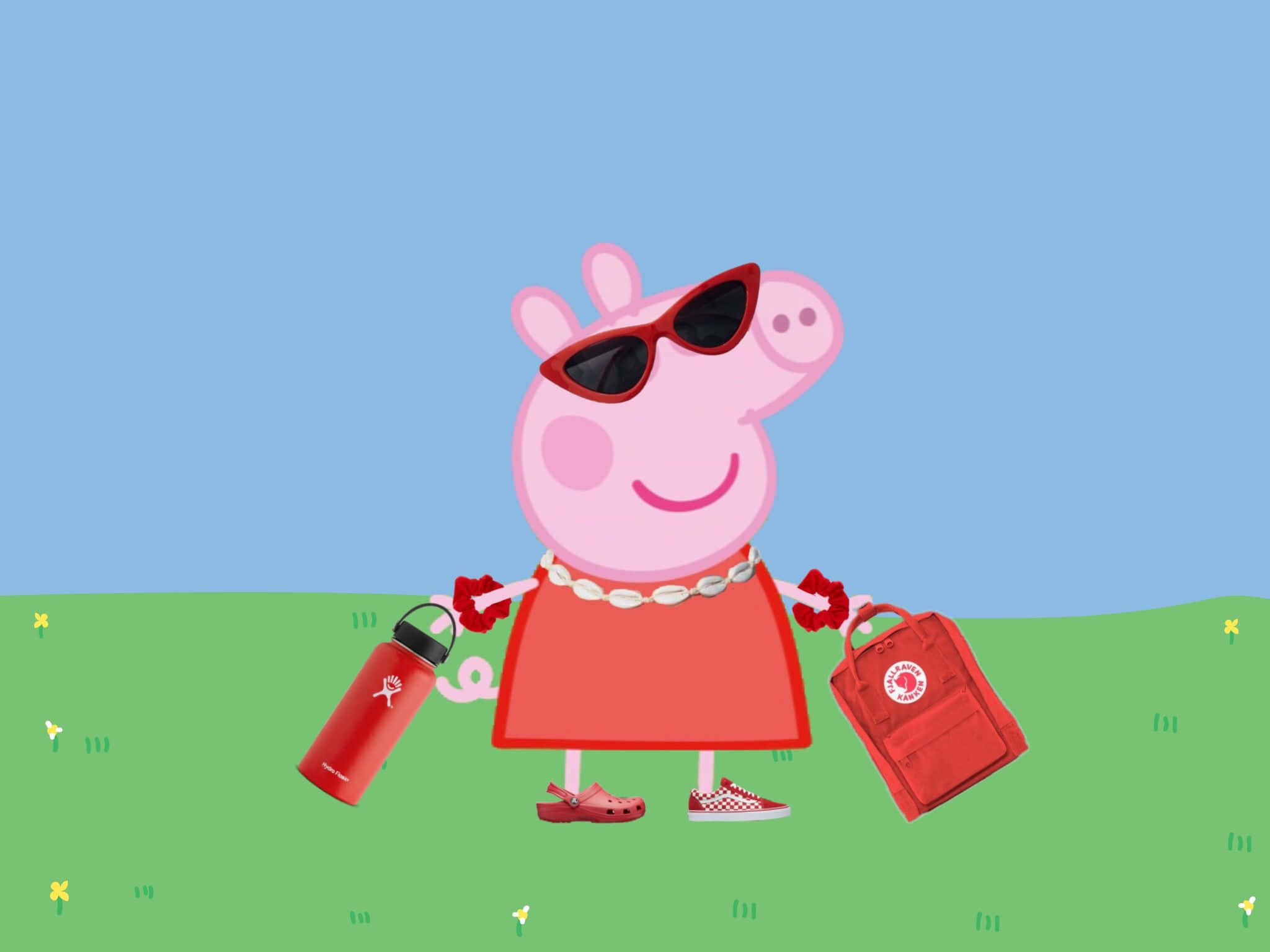 Mummy Pig 桌布 壁紙 — Peppa Pig 戴住紅色太陽眼鏡同連身裙，企喺草地上微笑，拎住水樽同背囊。