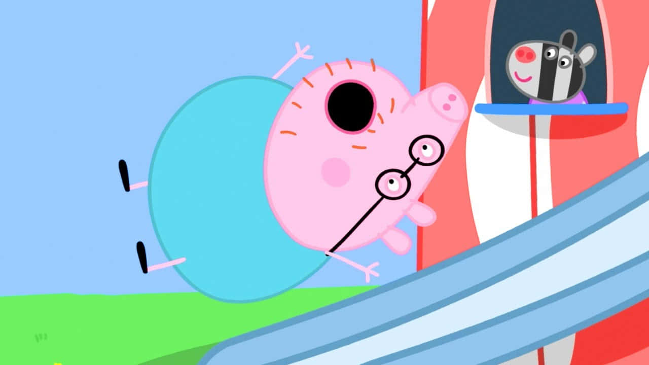 Daddy Pig 桌布 壁紙 — Peppa Pig 戴著眼鏡從藍色滑梯滑下，一隻斑馬從紅白條紋的塔樓觀看。