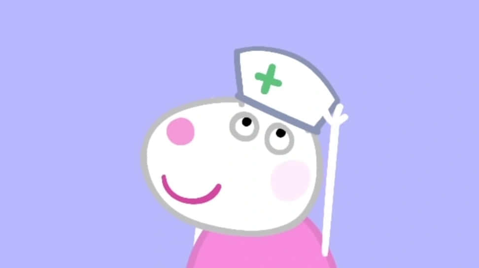 Suzy Sheep 桌布 壁紙 — Peppa Pig 打扮成護士，戴著白色帽子和綠色十字架，在柔和的紫色背景上微笑。