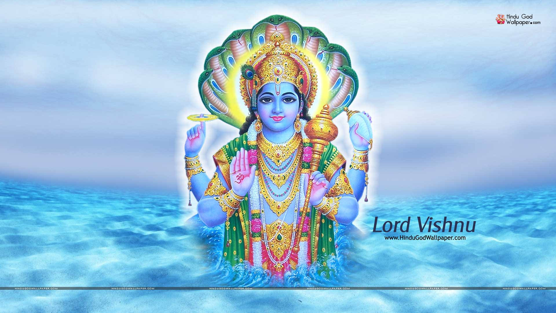 毗濕奴神站在海浪中，佩戴金色珠寶和孔雀羽毛冠。 — 海洋 壁紙