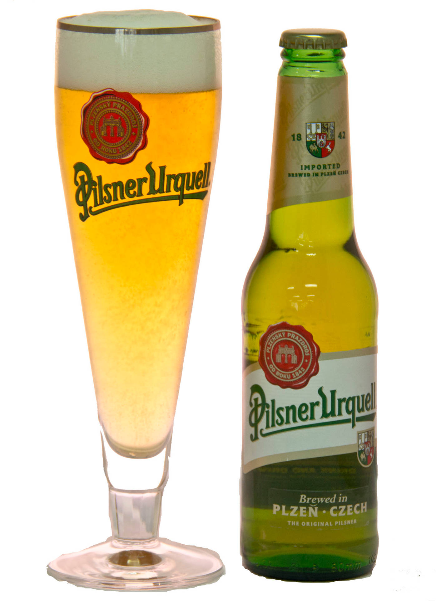 Pilsner Urquell啤酒瓶和玻璃杯，裝有金色液體和白色泡沫。