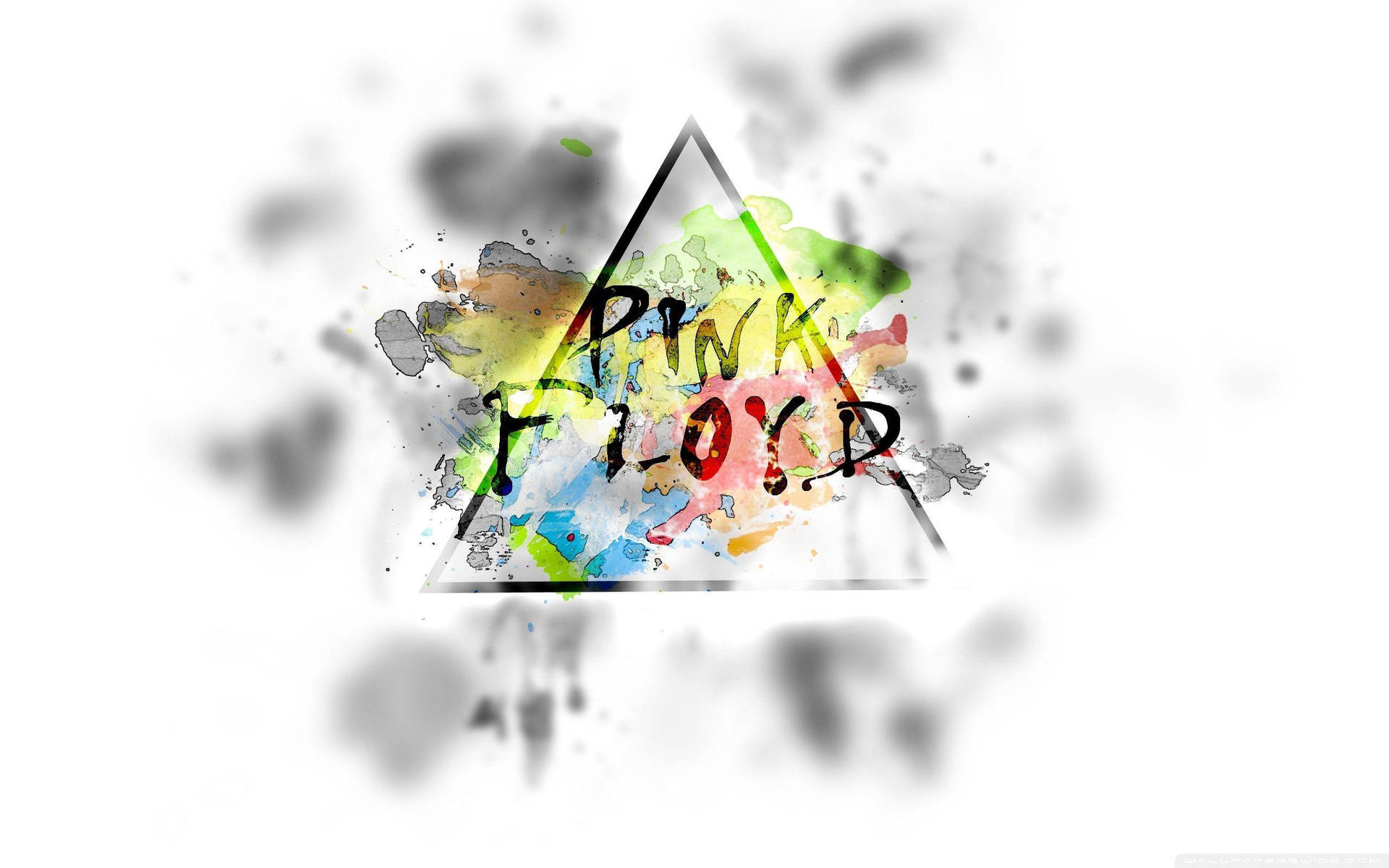 在模糊背景上，黑色三角形內帶有彩色水彩飛濺的 Pink Floyd 標誌。