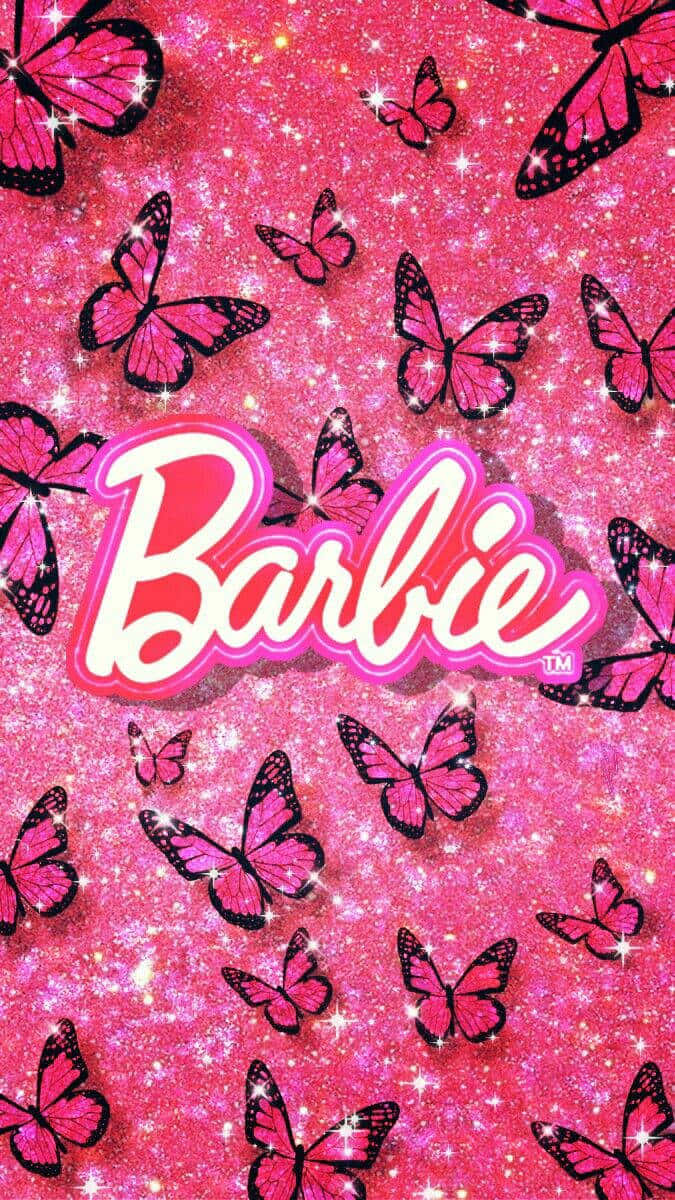 Glitter Barbie Aesthetic 桌布 壁紙 — 閃粉粉紅色牆紙，Barbie標誌被粉紅色和黑色蝴蝶環繞。