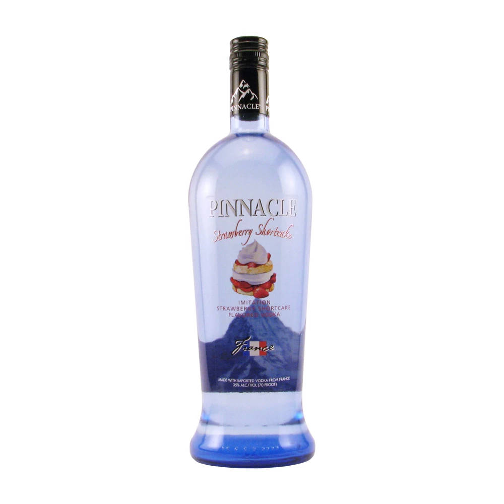 Pinnacle 伏特加 草莓短餅口味 壁紙 — 一瓶藍色玻璃瓶的 Pinnacle 草莓脆餅味伏特加，孤立在純白背景上。