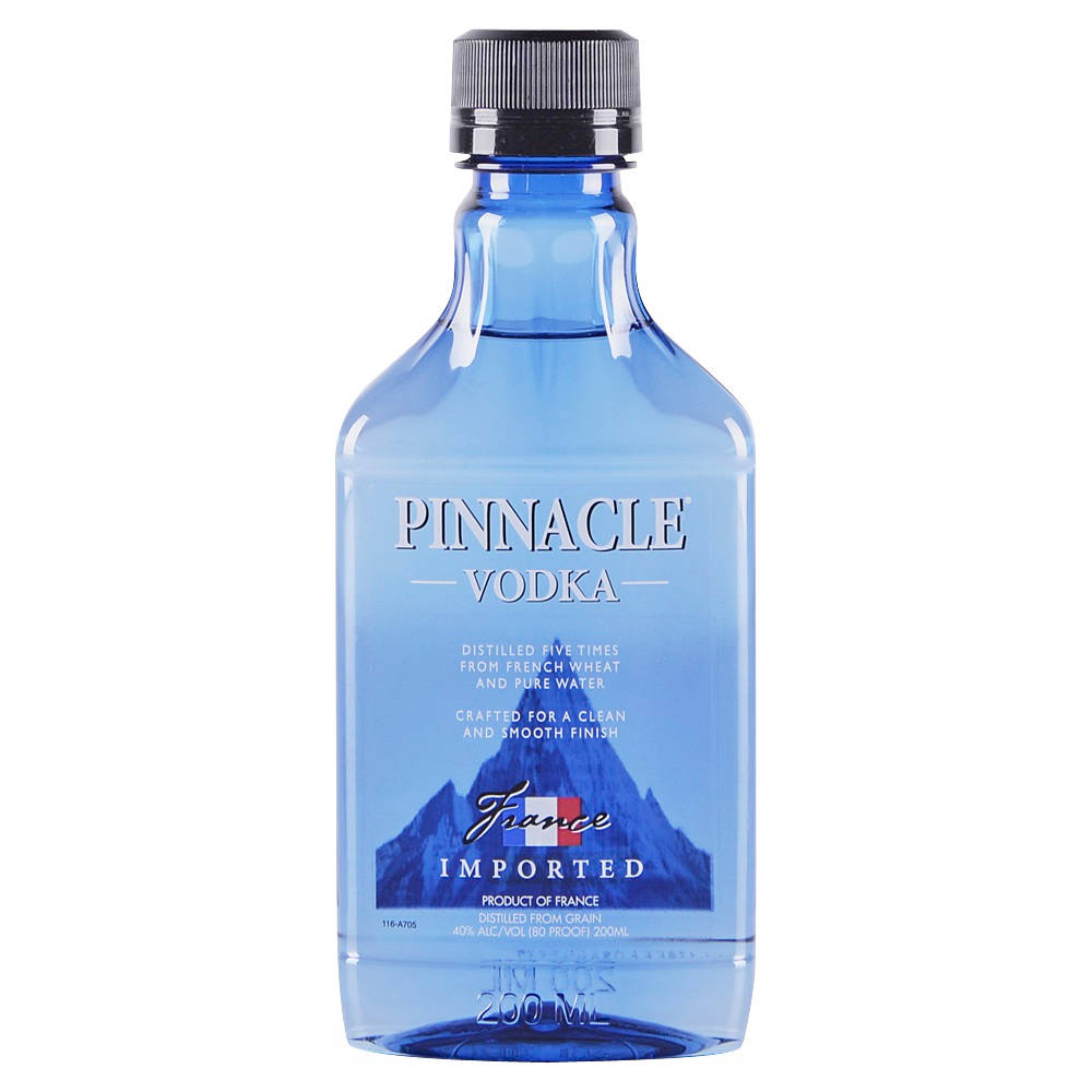 藍色玻璃伏特加酒瓶，標有Pinnacle Vodka，帶法國山脈設計。