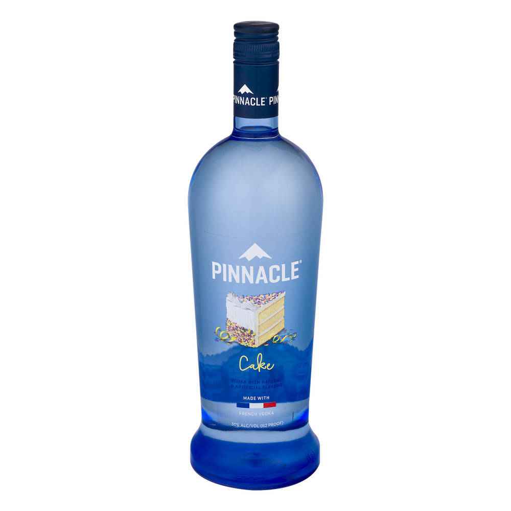藍色 Pinnacle Cake 伏特加瓶，標籤上有蛋糕圖案。
