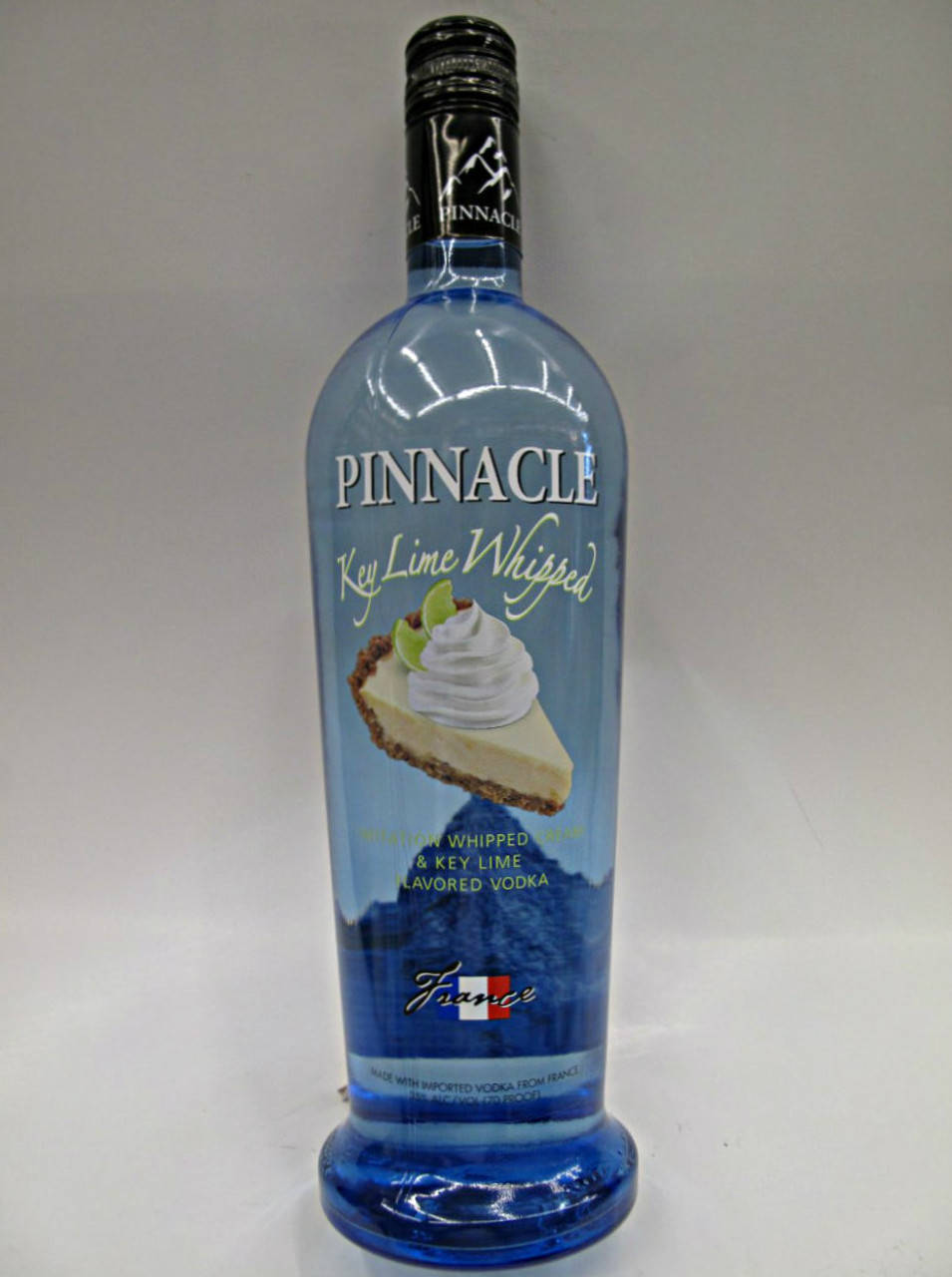 藍色瓶裝 Pinnacle Key Lime Whipped 伏特加，標籤上有批圖案。