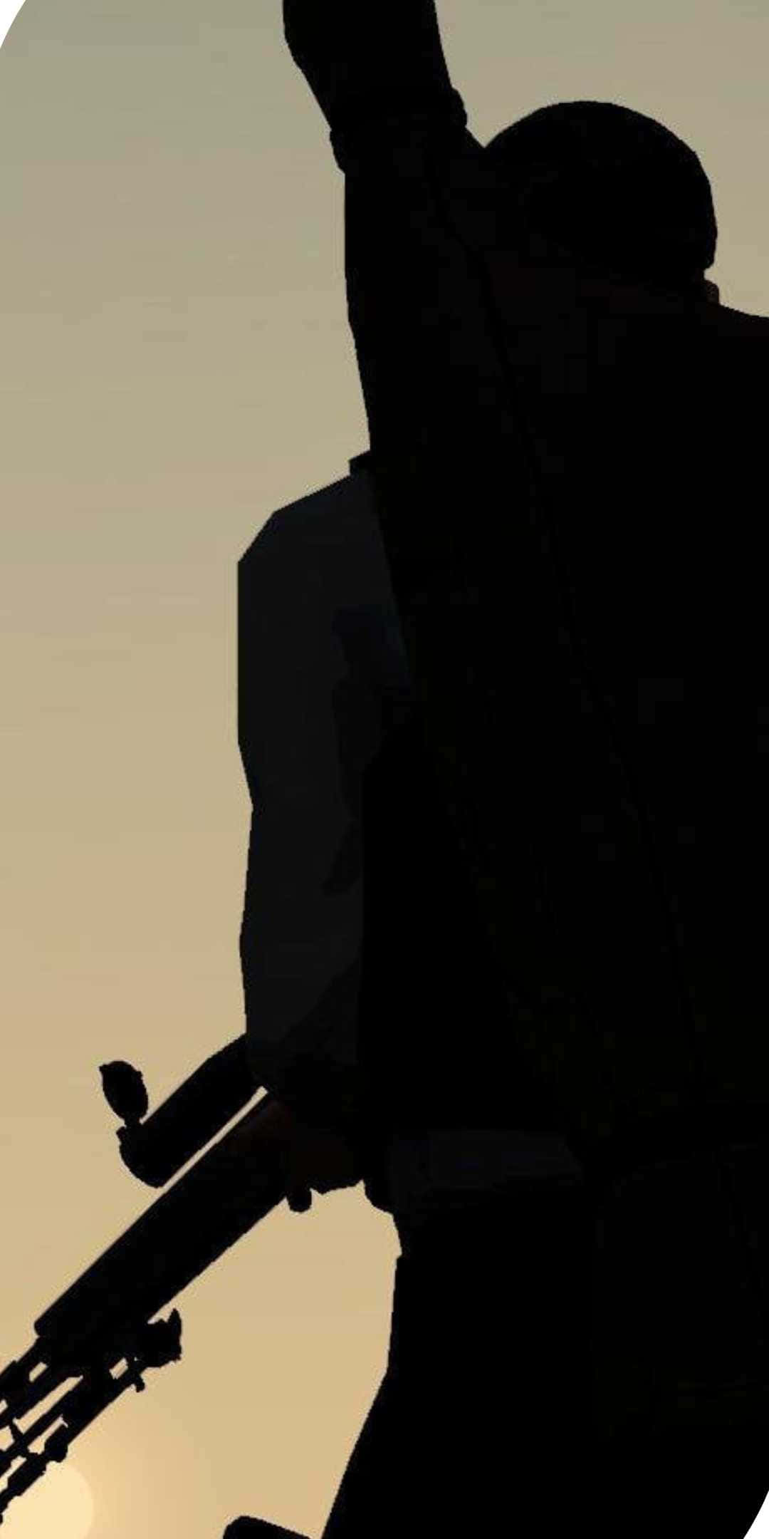 Pixel 3 Dayz Epoch Mod 背景：持槍人剪影 壁紙 — 一名士兵持步槍的剪影，背景是溫暖的日落天空。