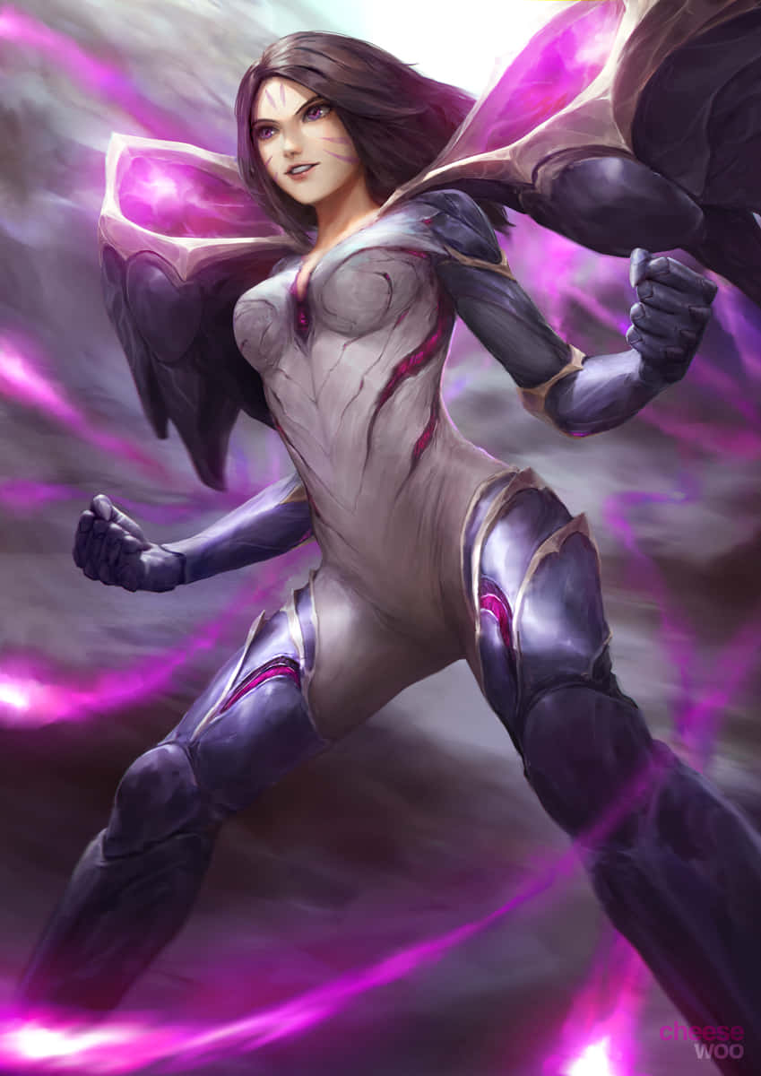 Pixel 3《英雄聯盟》壁紙 - 凱薩 壁紙 — 一位強大的女性戰士，擁有發光的紫色翅膀和能量條紋，以動態的奇幻姿勢向前衝刺。