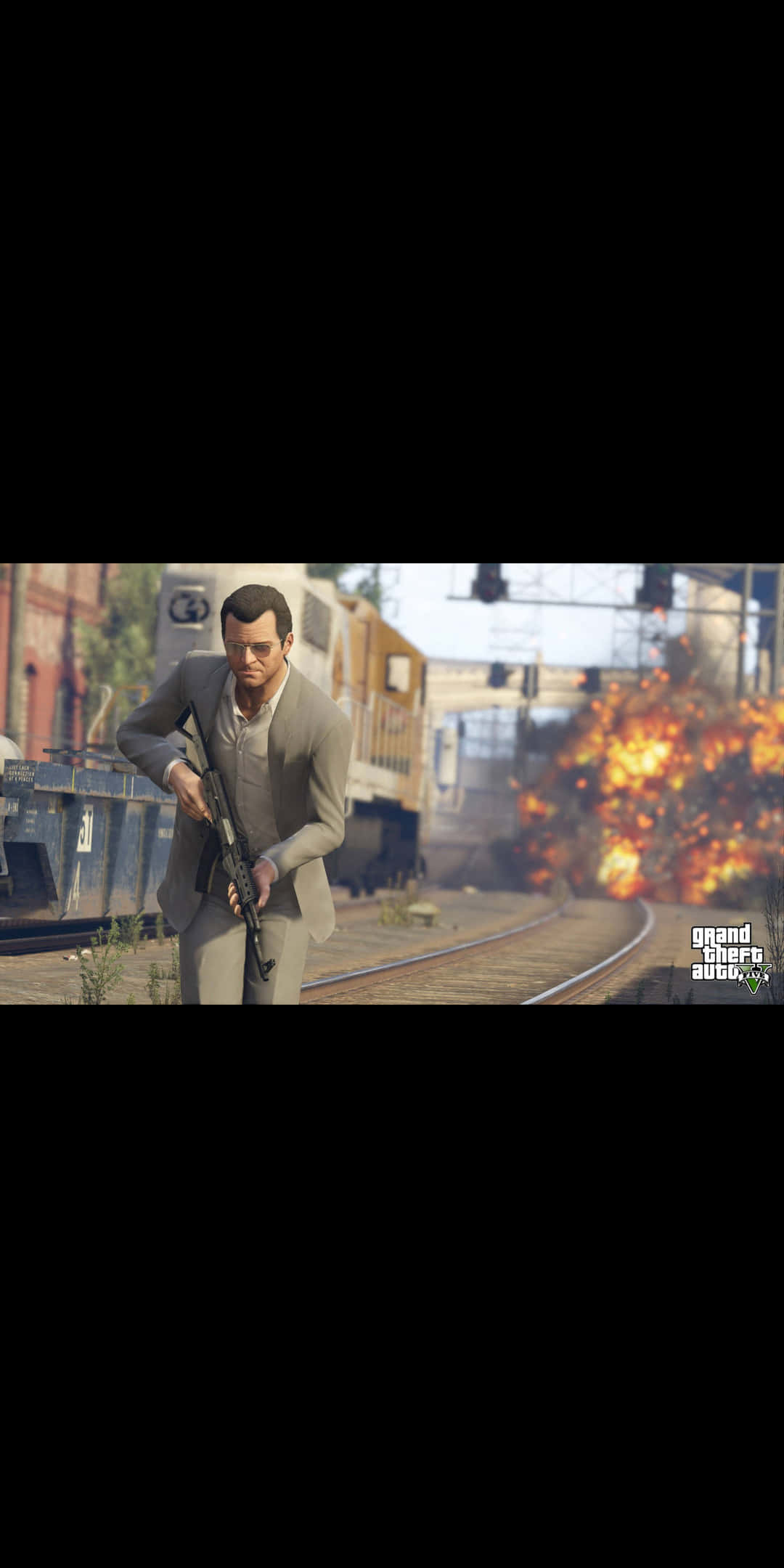 Pixel 3 螢幕上呈現《GTA V》遊戲的壯觀畫面 壁紙 — 一名穿西裝的男子拿著步槍奔跑，火車在鐵軌旁爆炸，陷入火海混亂。