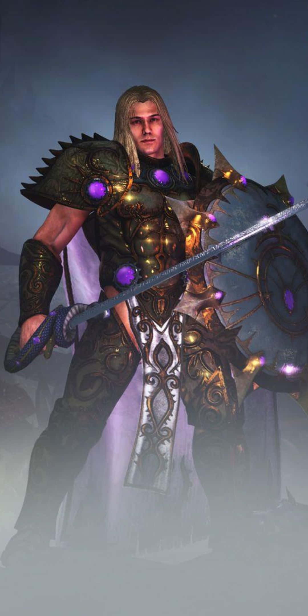 Pixel 3《Total War Warhammer II》背景圖 - Sigvald 壁紙 — 一位長金髮的奇幻戰士在迷霧昏暗的光線中揮舞著發光的劍和華麗的盾牌。