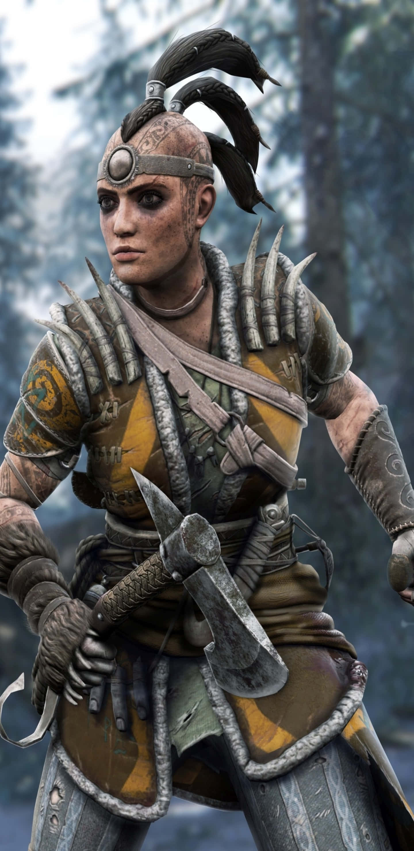 Pixel 3xl For Honor 聖靈背景 壁紙 — 一位帶有部落紋身和羽毛頭飾的兇猛女戰士，在迷霧森林中緊握戰斧。