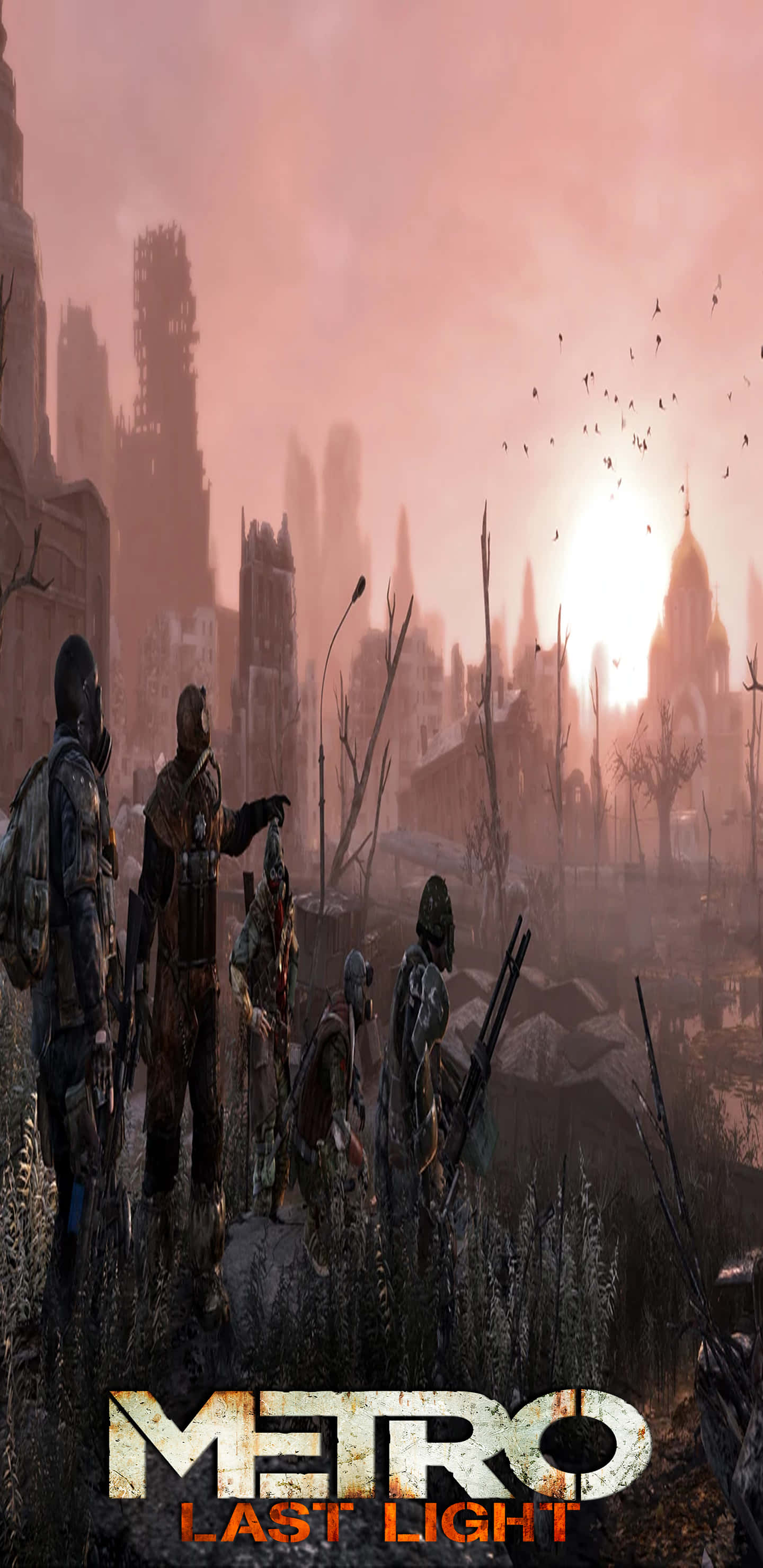 Pixel 3XL《Metro：Last Light》粉紅夕陽背景 壁紙 — 一群穿著末日後裝備的倖存者站在廢墟城市景觀中，夕陽在破碎的塔樓和骨架般的樹木後落下。