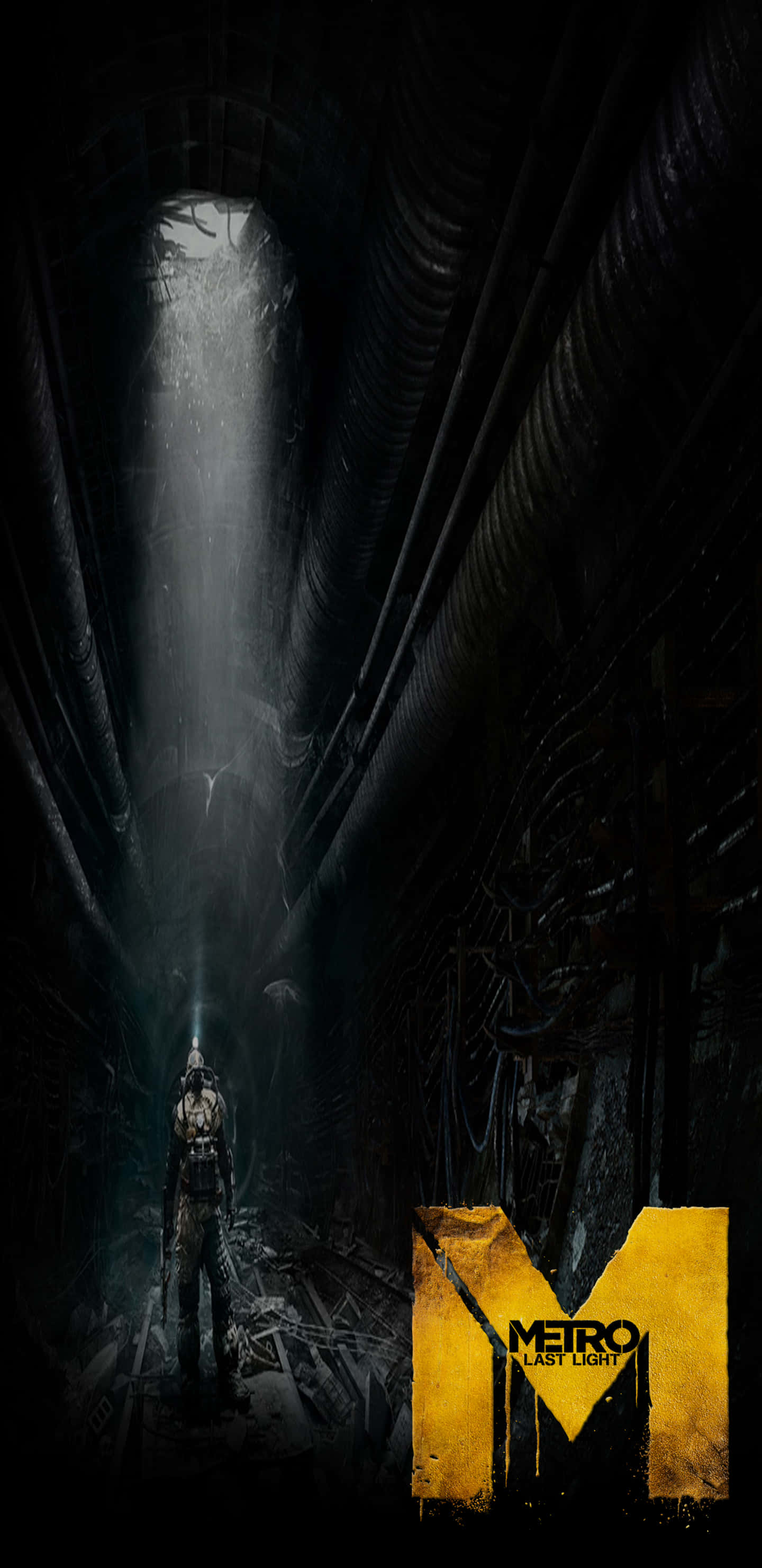 Pixel 3XL《Metro：Last Light》主題震撼背景 壁紙 — 一個孤獨的身影站在黑暗且破敗的地鐵隧道中，一道光束從上方穿透而下。